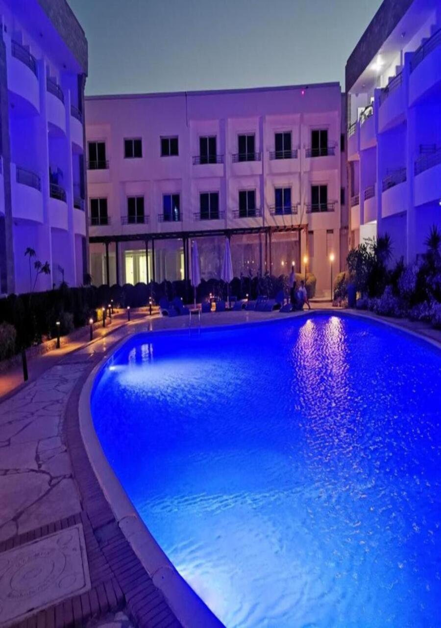 Furnished & Kitchen Seaview Beachfront Near Airport *