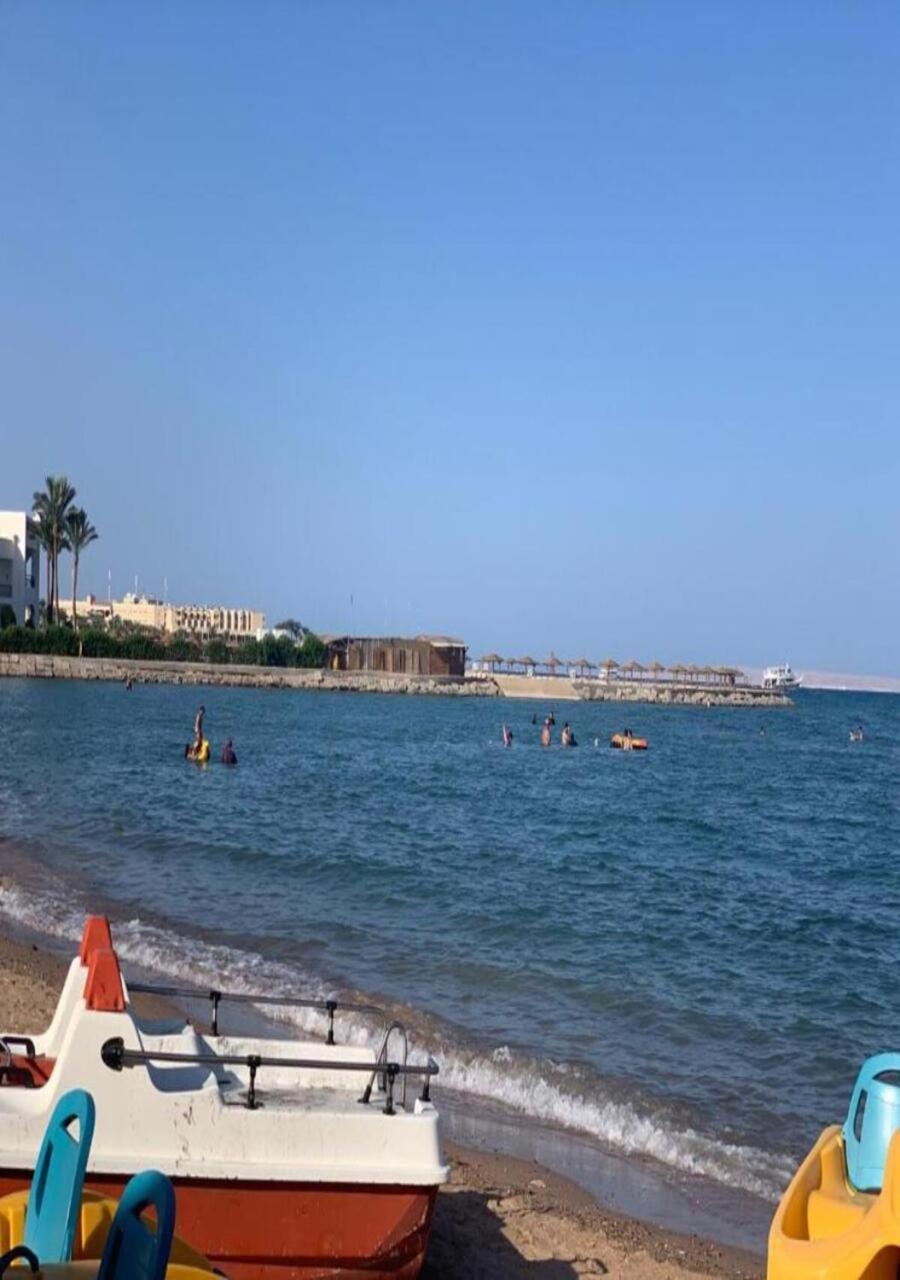 Furnished & Kitchen Seaview Beachfront Near Airport Apartment *