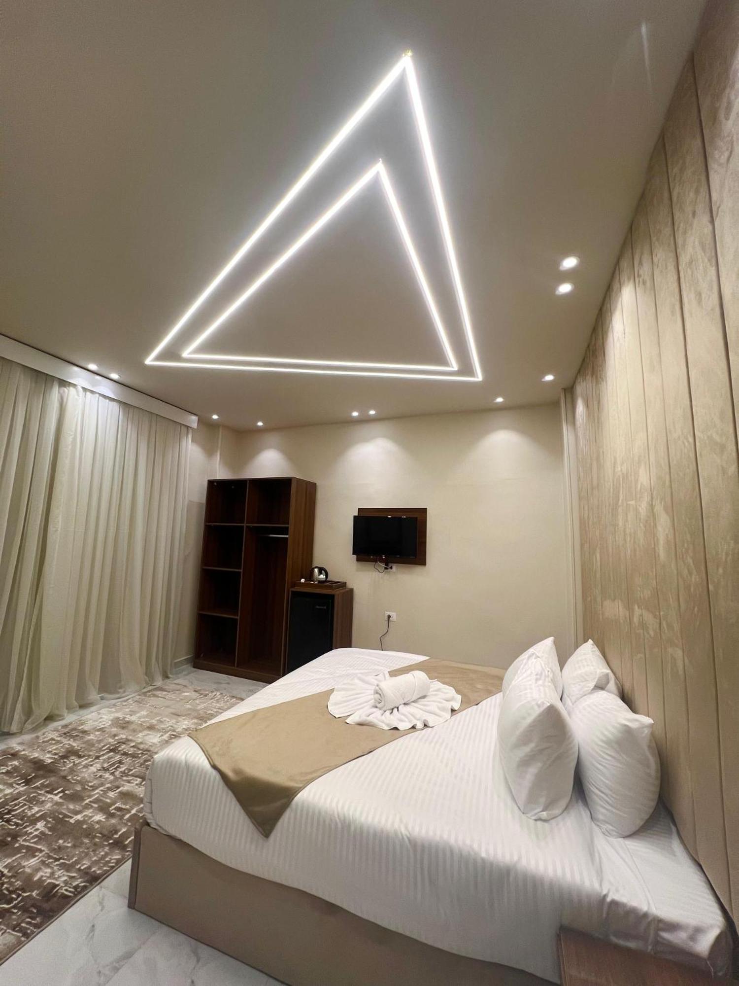 New Glamour Pyramids View Hotel