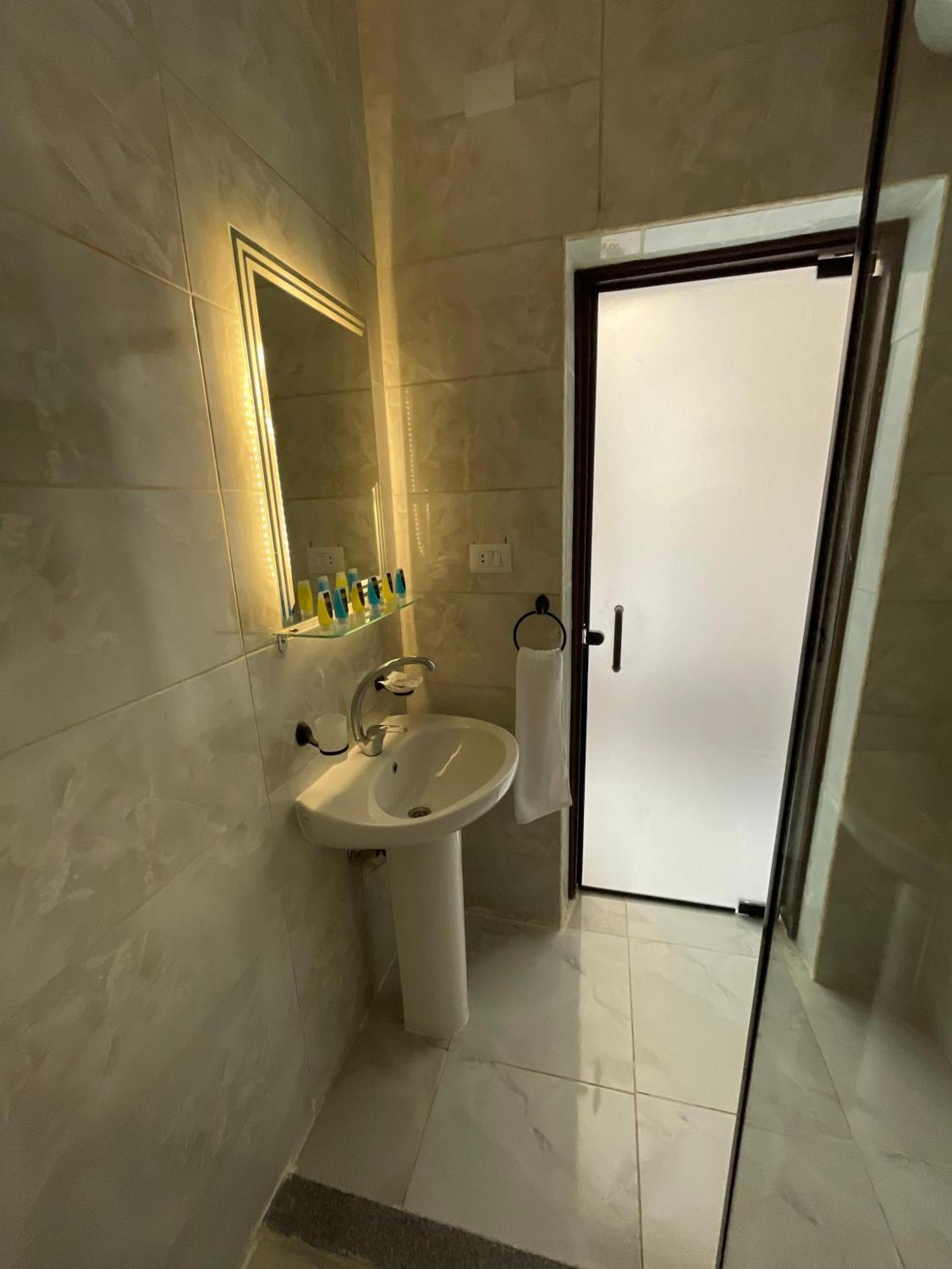 New Glamour Pyramids View Hotel Cairo