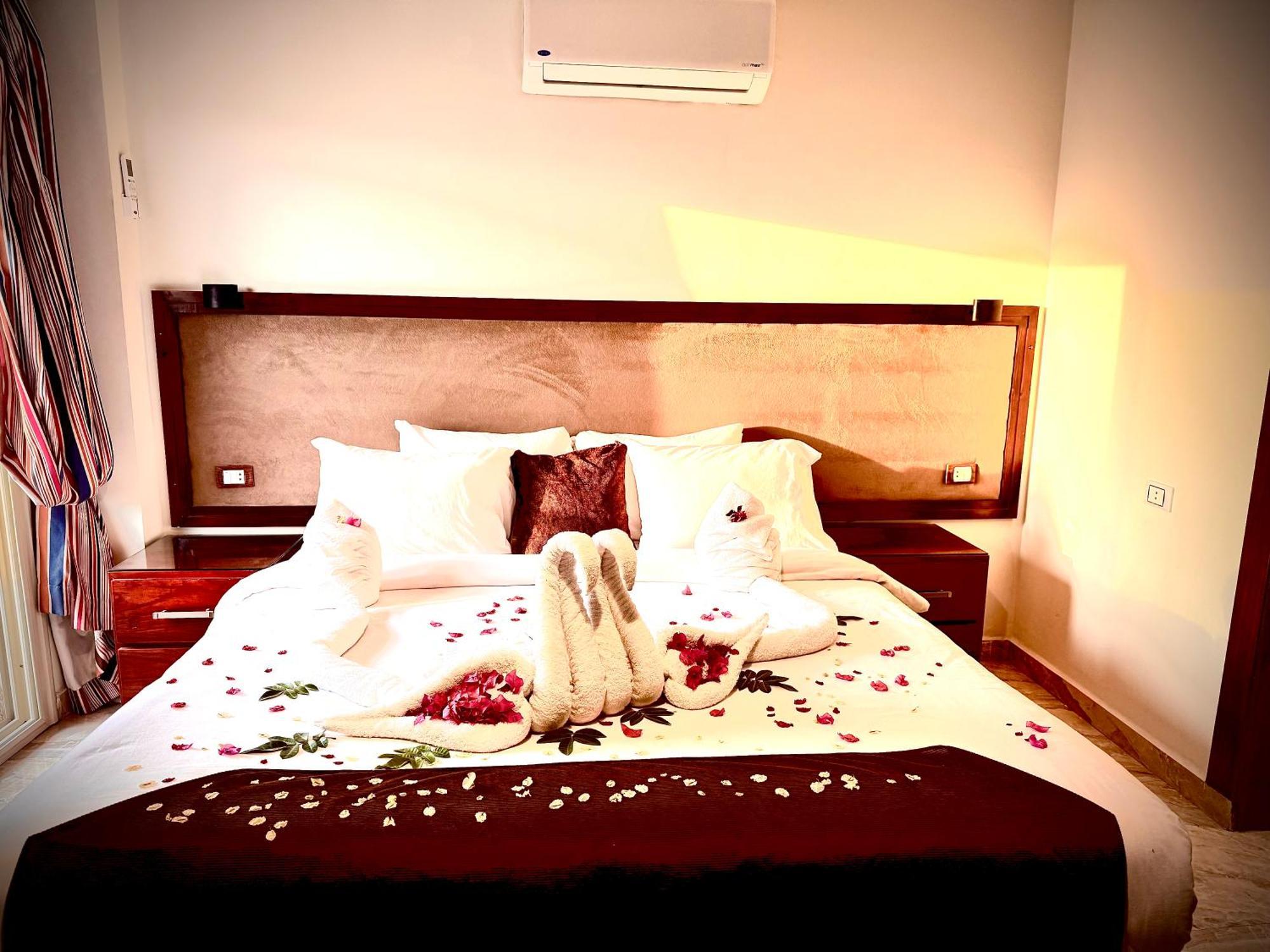 Flower Pyramids View Hotel 3*