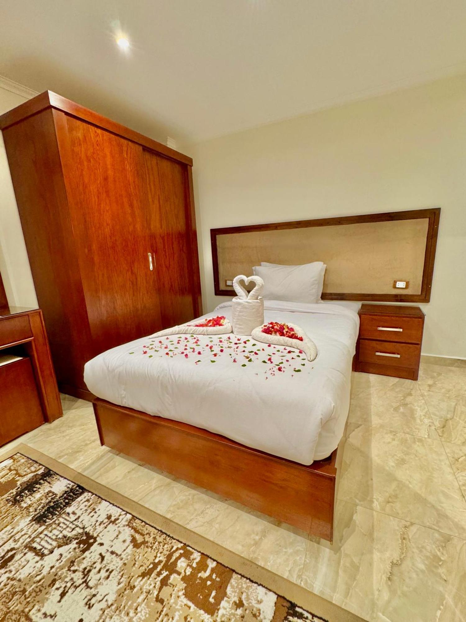 Flower Pyramids View Hotel Kafrat al Jabal