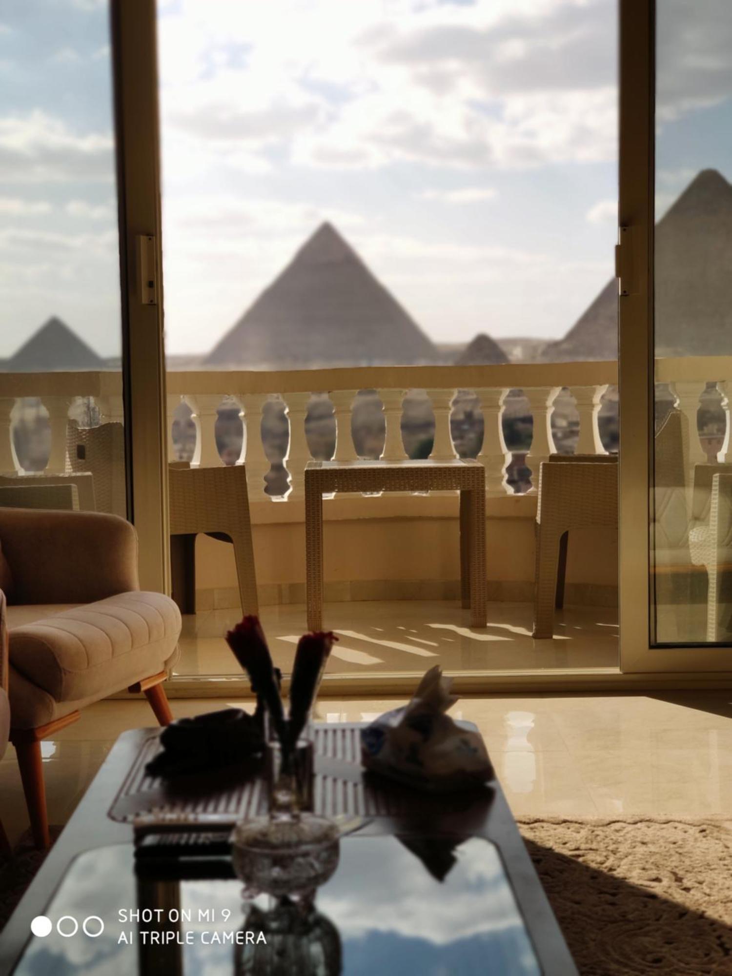 Hi Pyramids * Cairo