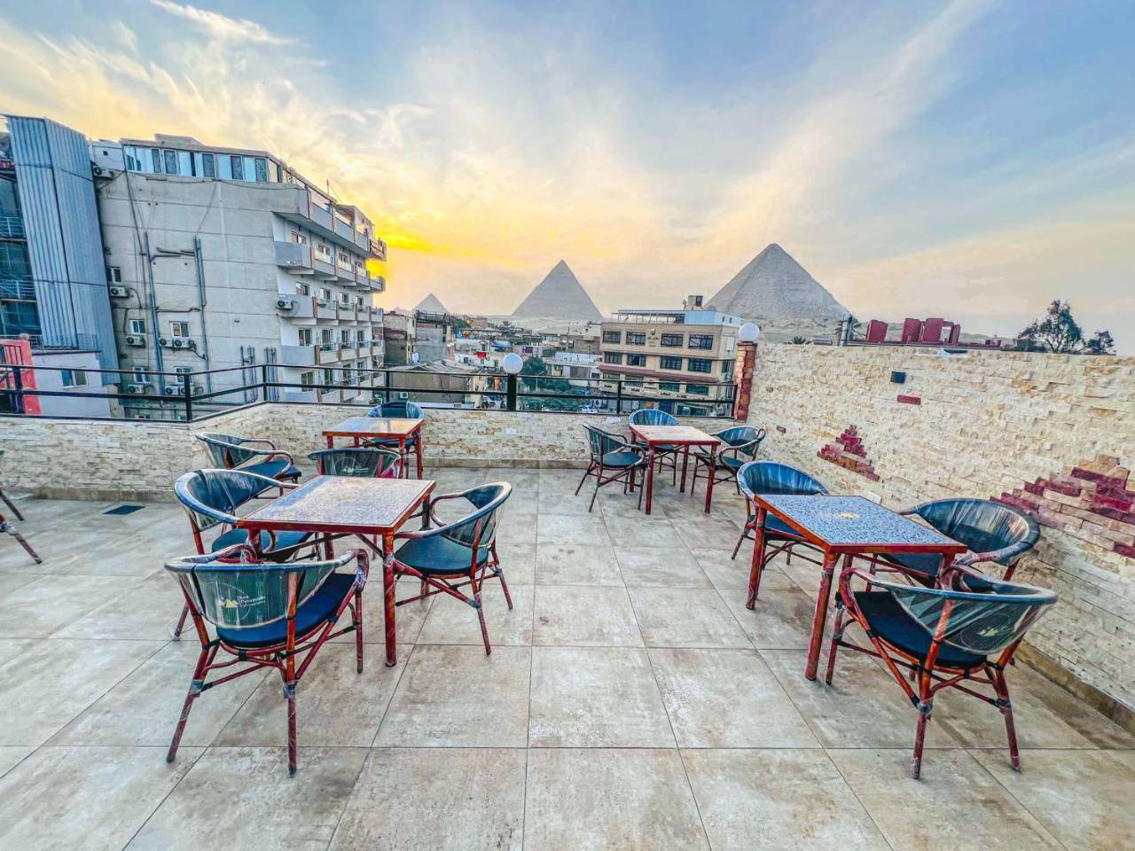 Reds Pyramids View 3* Cairo