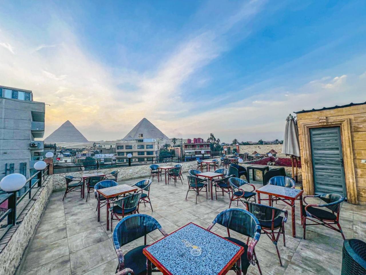 Reds Pyramids View 3* Cairo
