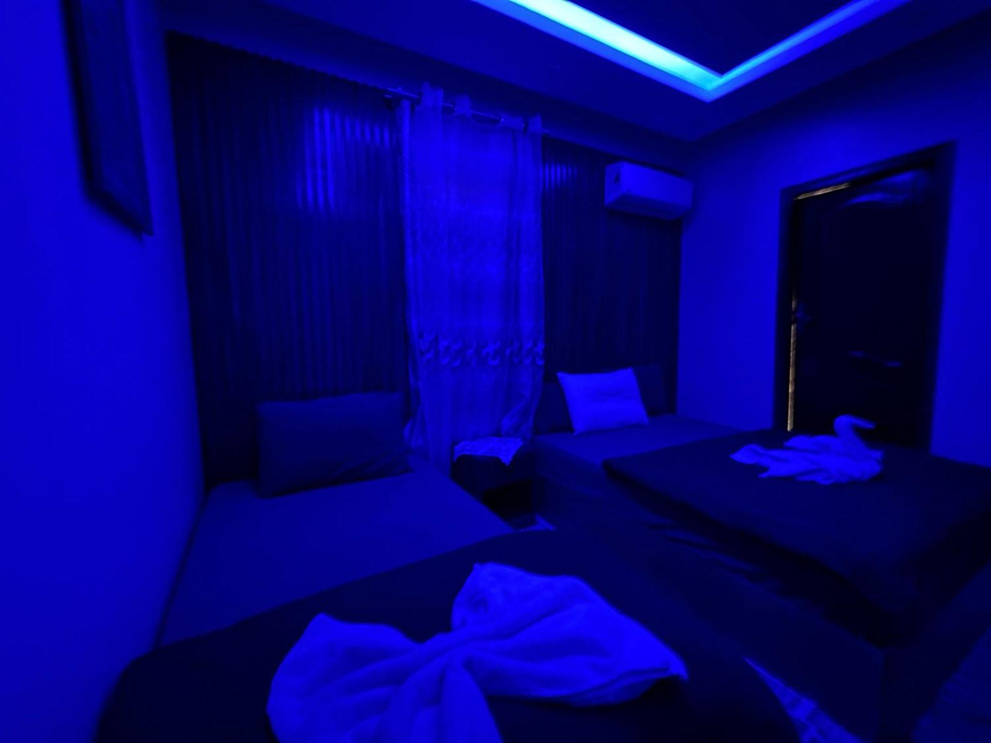 Tecno Pyramids 4*
