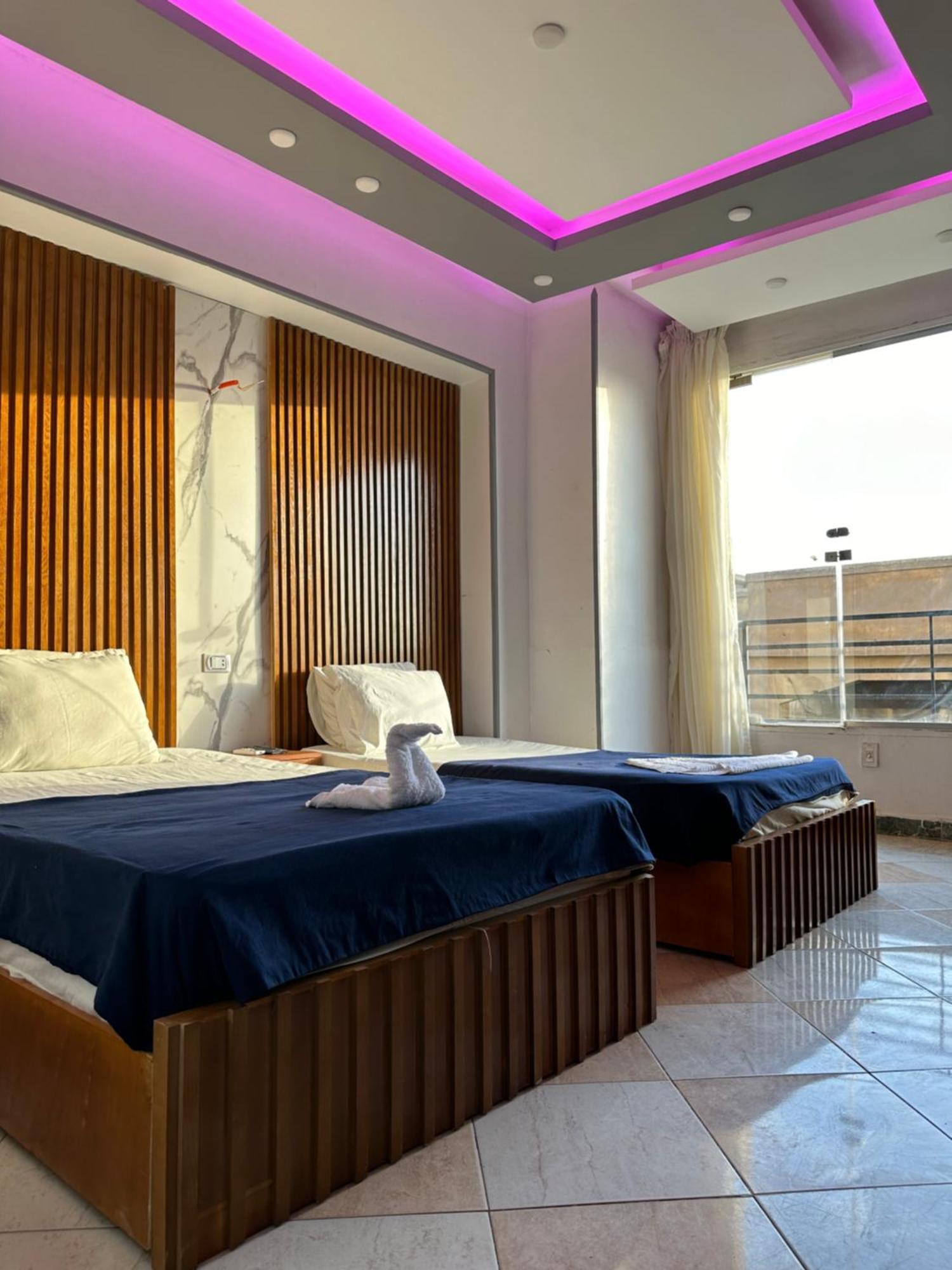 Tecno Pyramids 4*