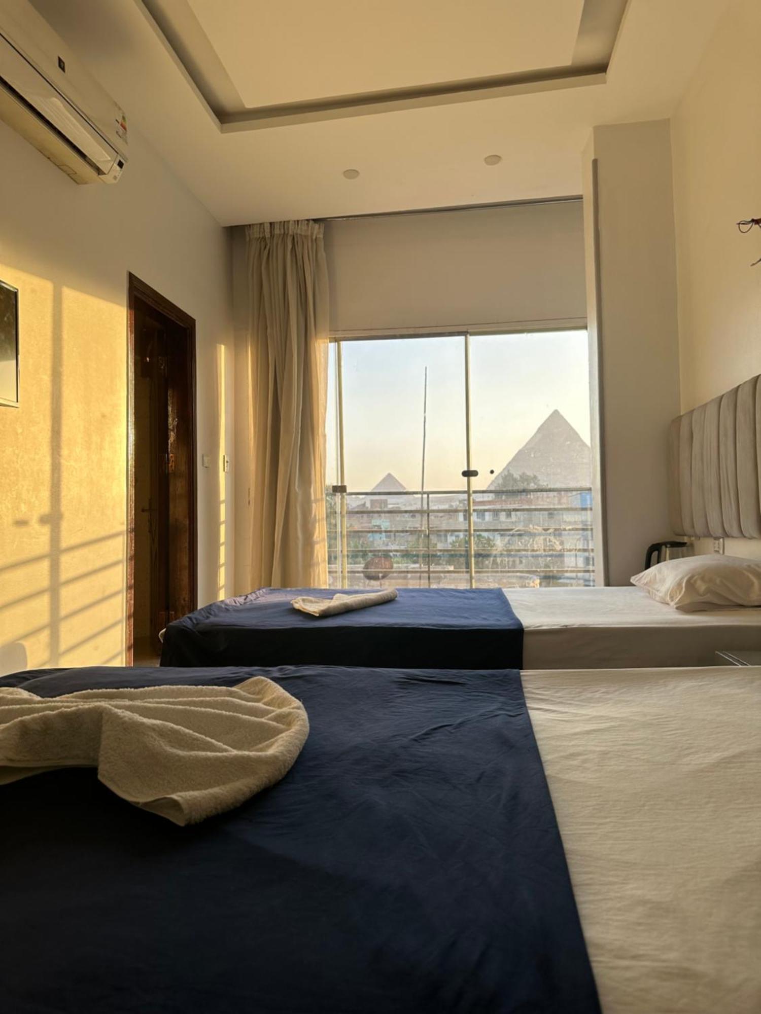 Tecno Pyramids 4*