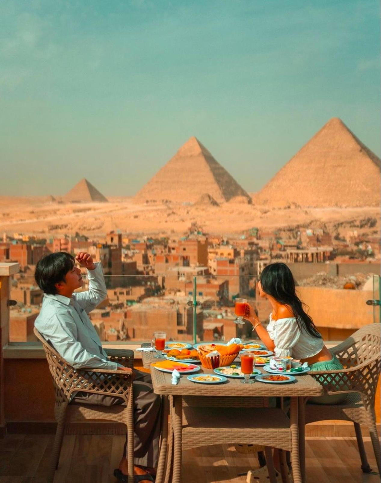 Tecno Pyramids