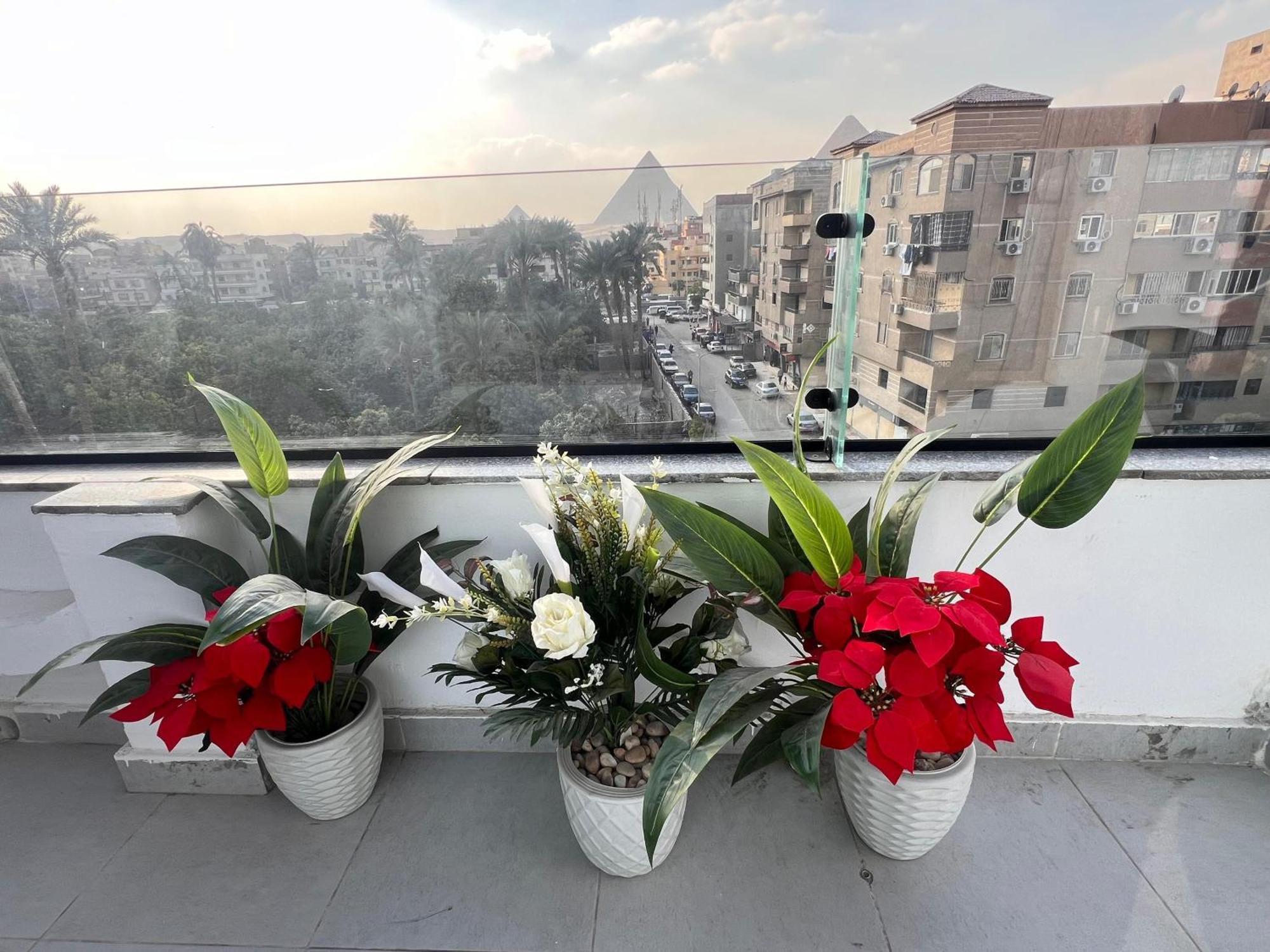 Oro Pyramids View Hotel