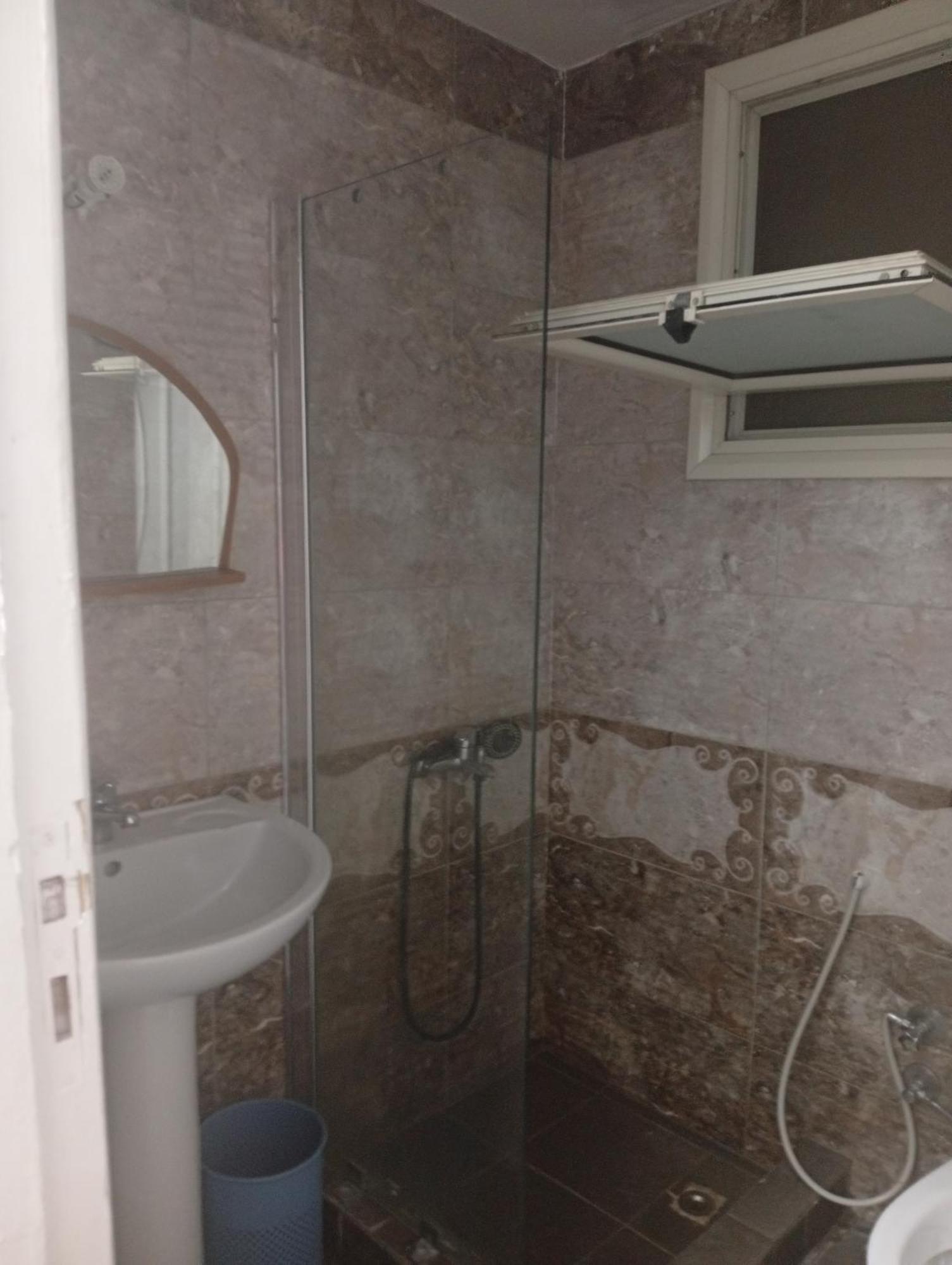 Private Entrance Small Bedroom With Bathroom No Cooking Allowed In Apartment Hurghada