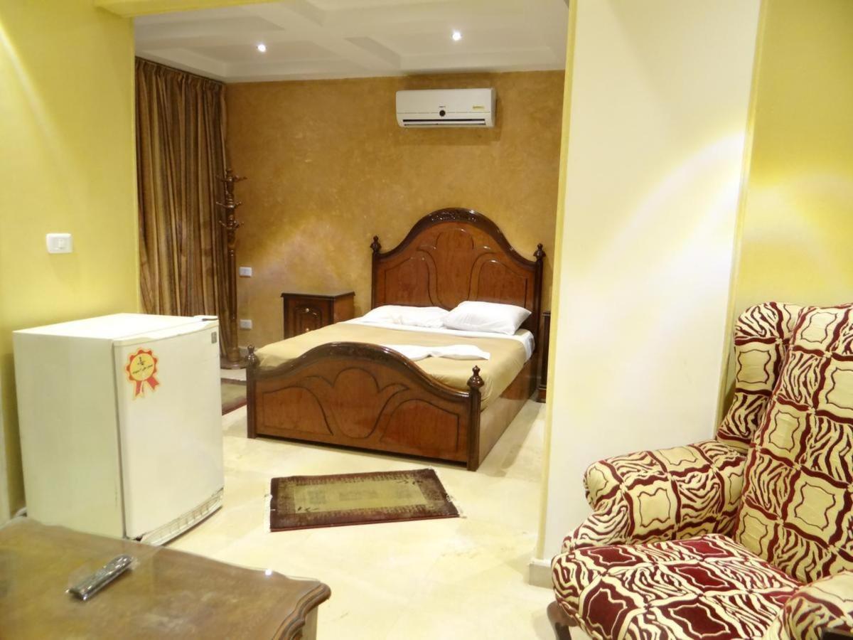 No Name Otel Giza