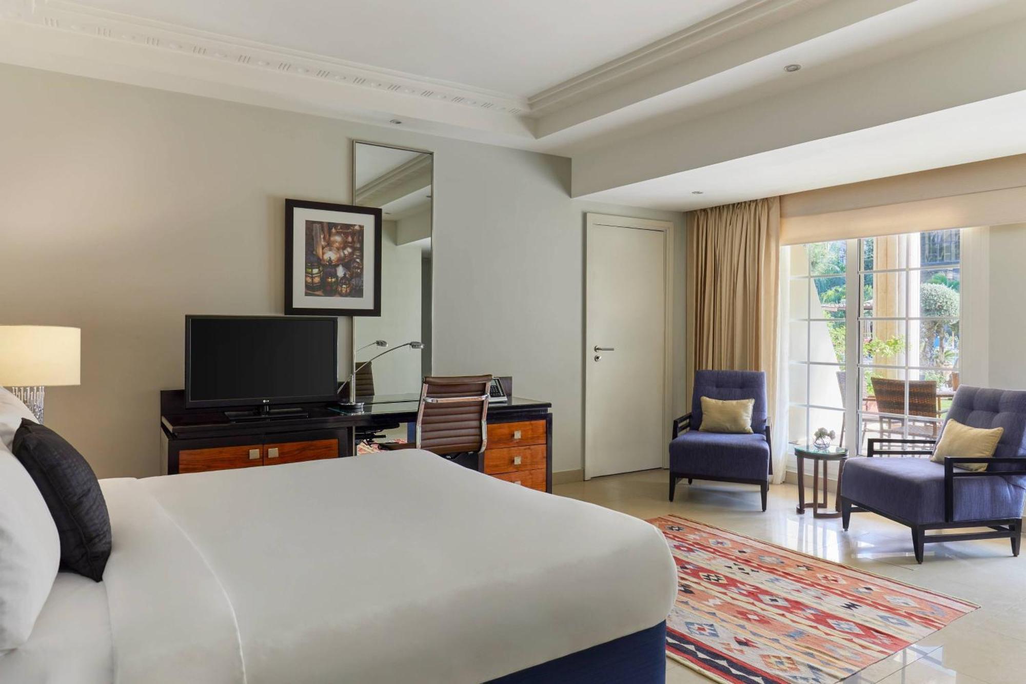 Otel Renaissance Mirage City 5*