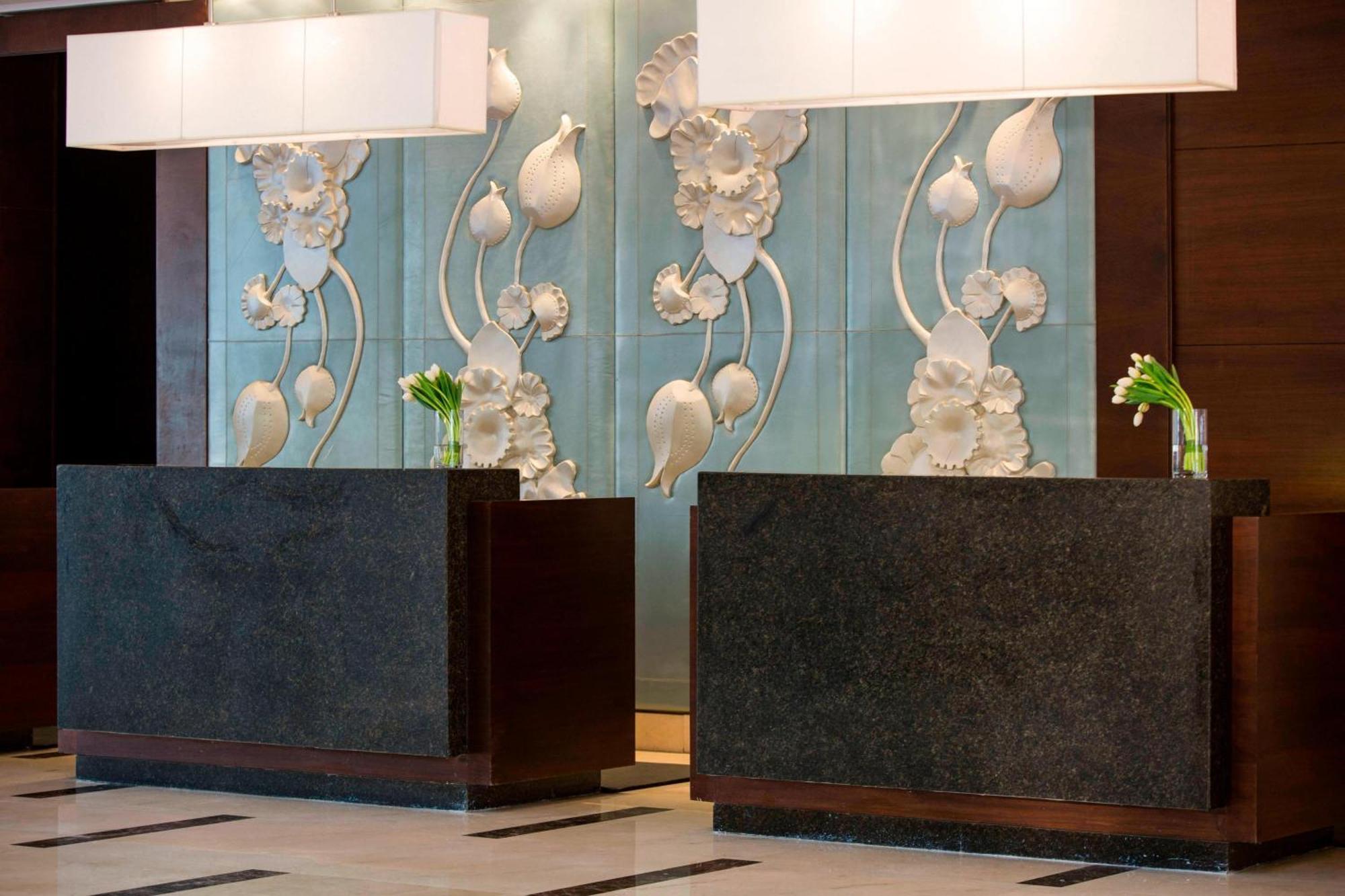 Renaissance Mirage City Otel 5*