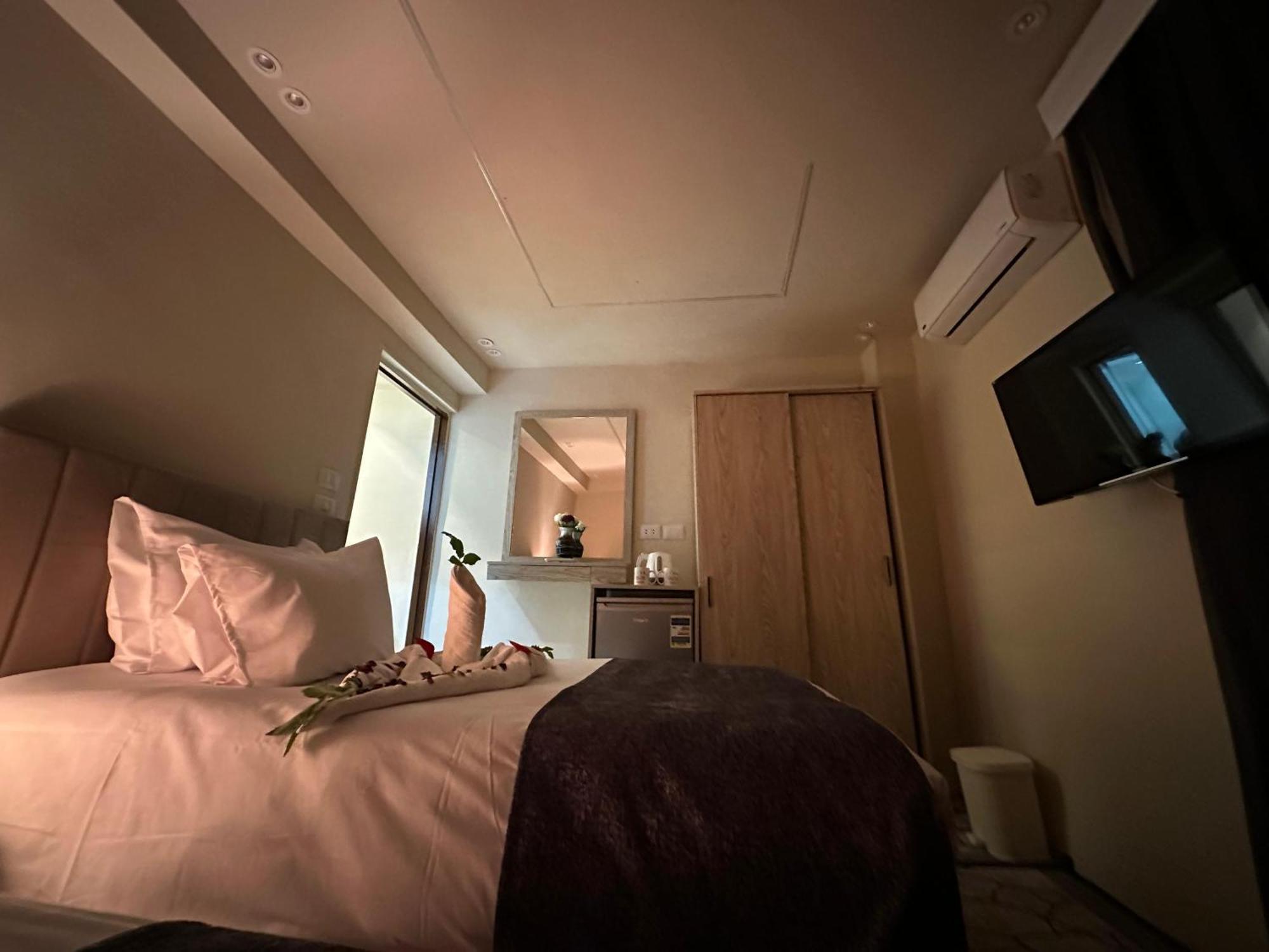 Hotel Scarab Pyramids View Cairo