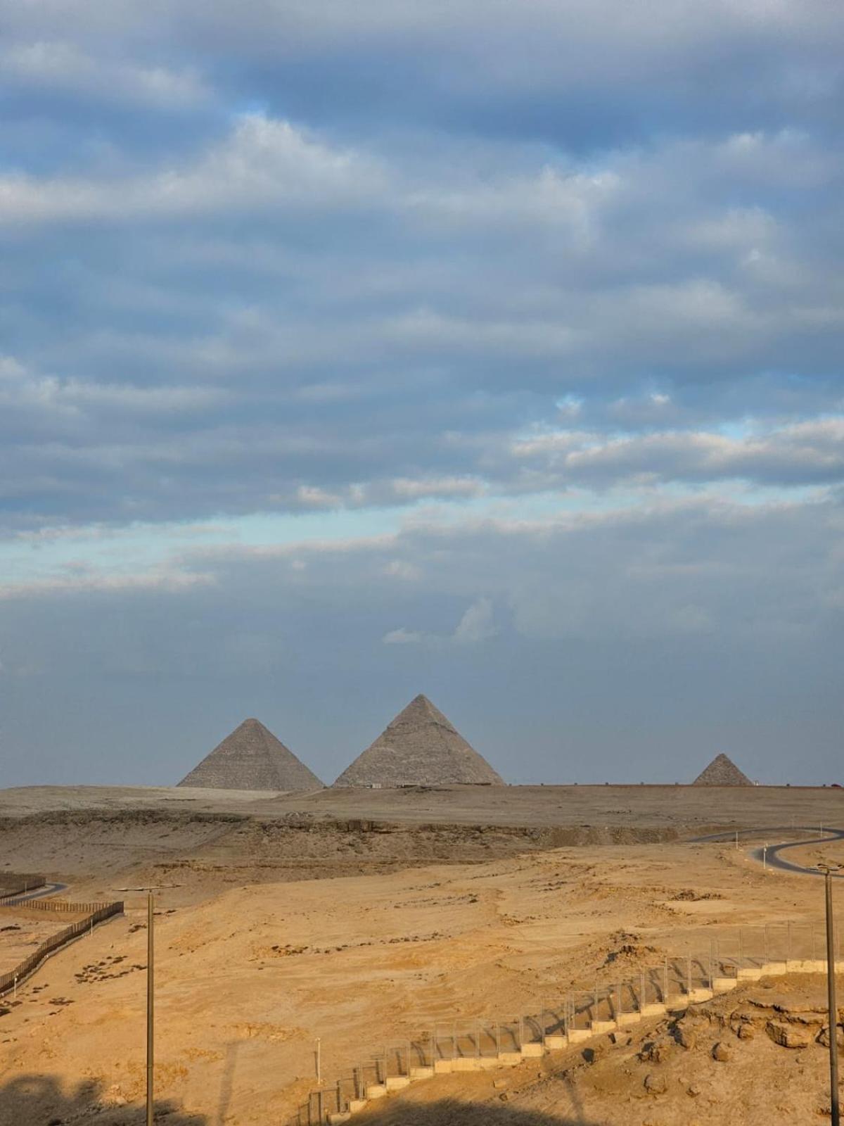 Guest house Atlantis Pyramids 2*