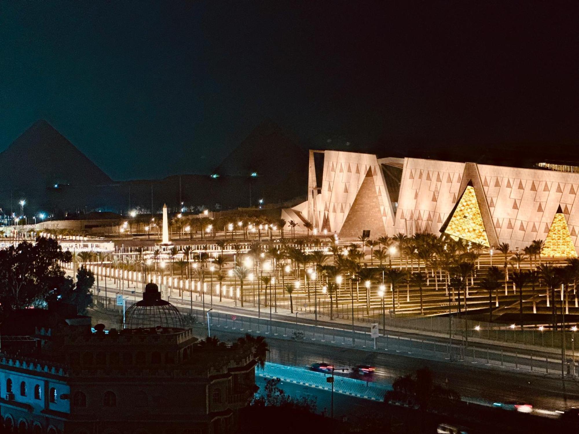 Grand Museum View *