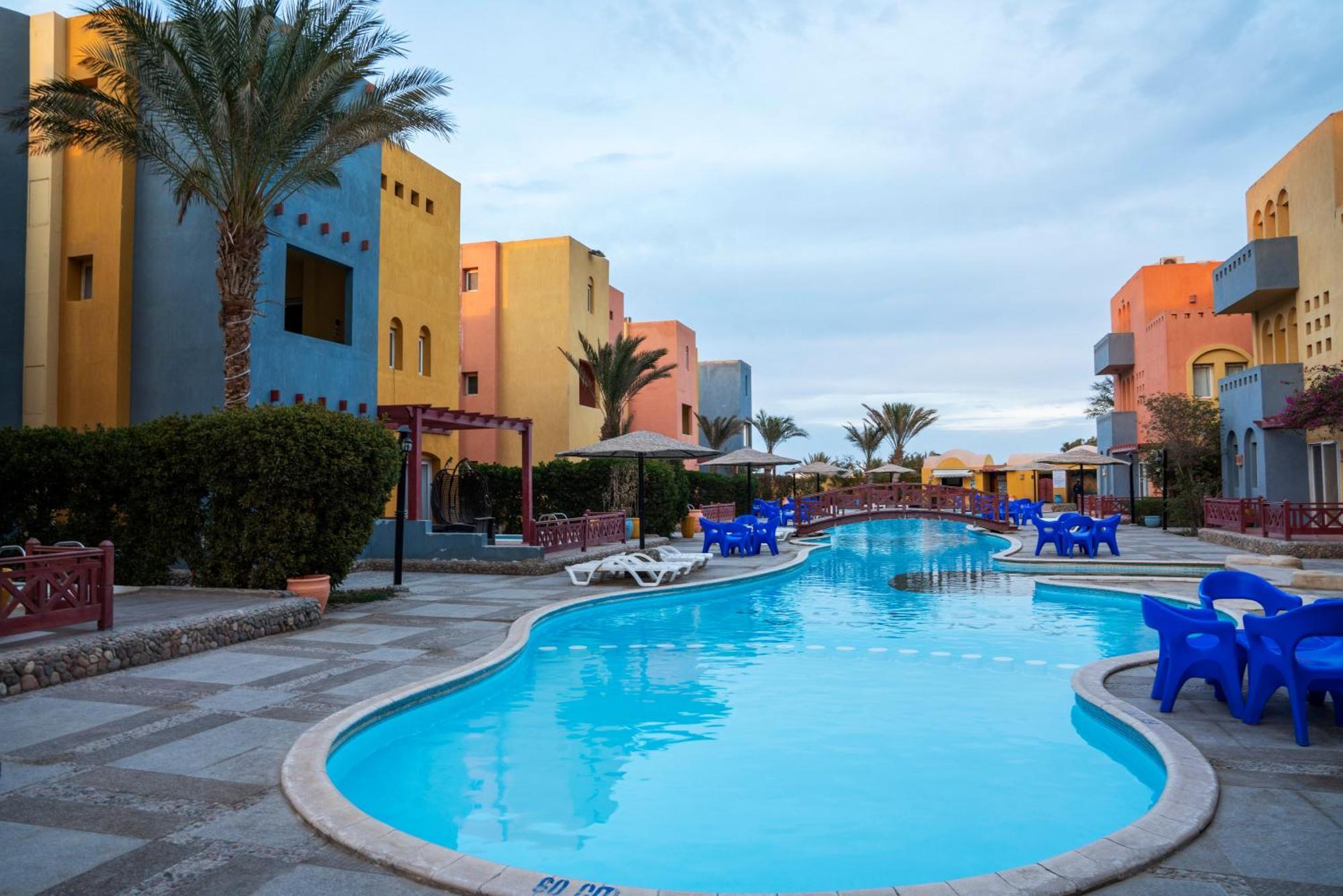 Modern 2br - Al Dora Resort,