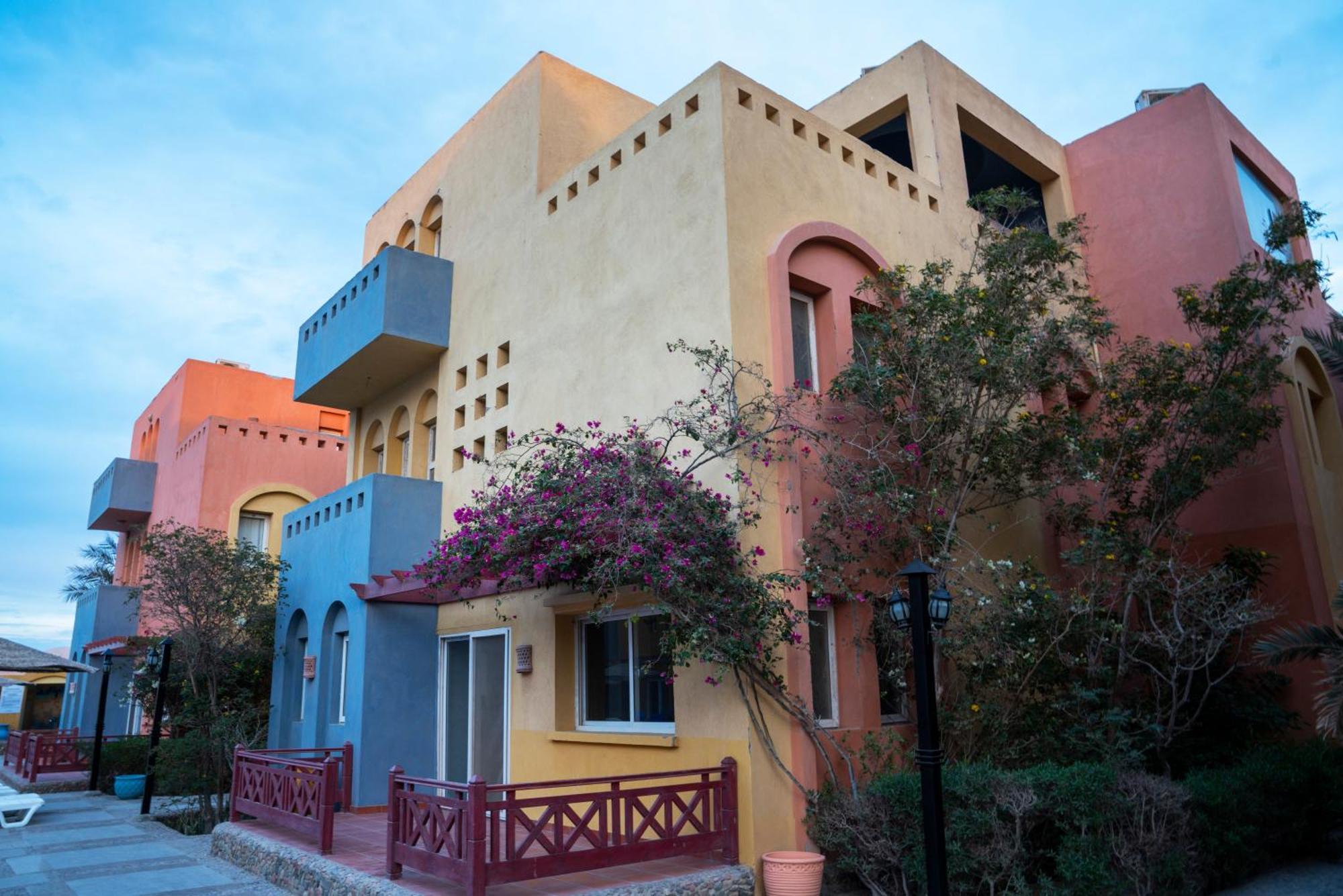 Apartment Modern 2br - Al Dora Resort,