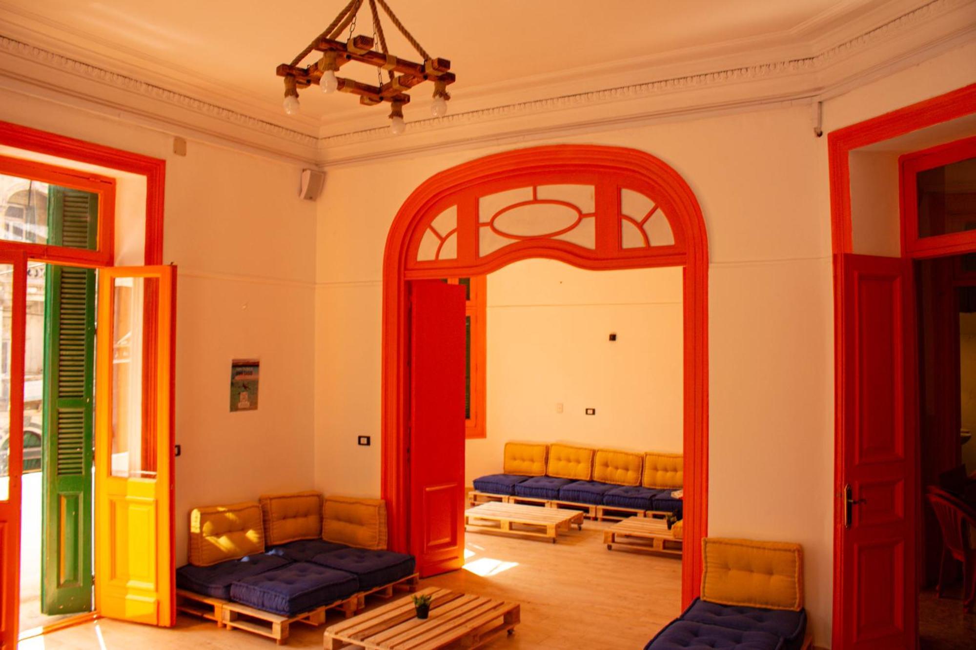 Ithaka Raml Hostel *