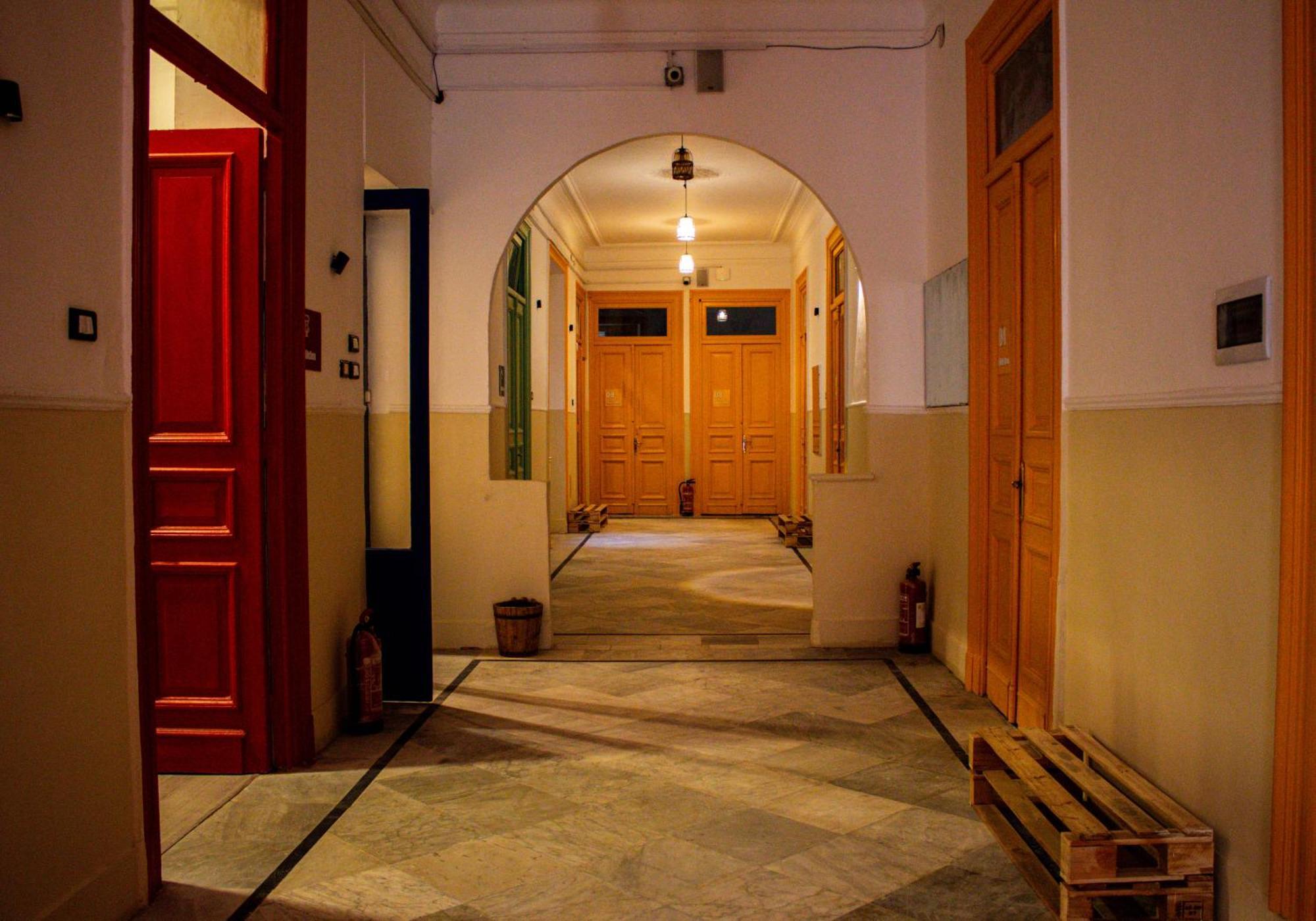 Ithaka Raml Hostel *