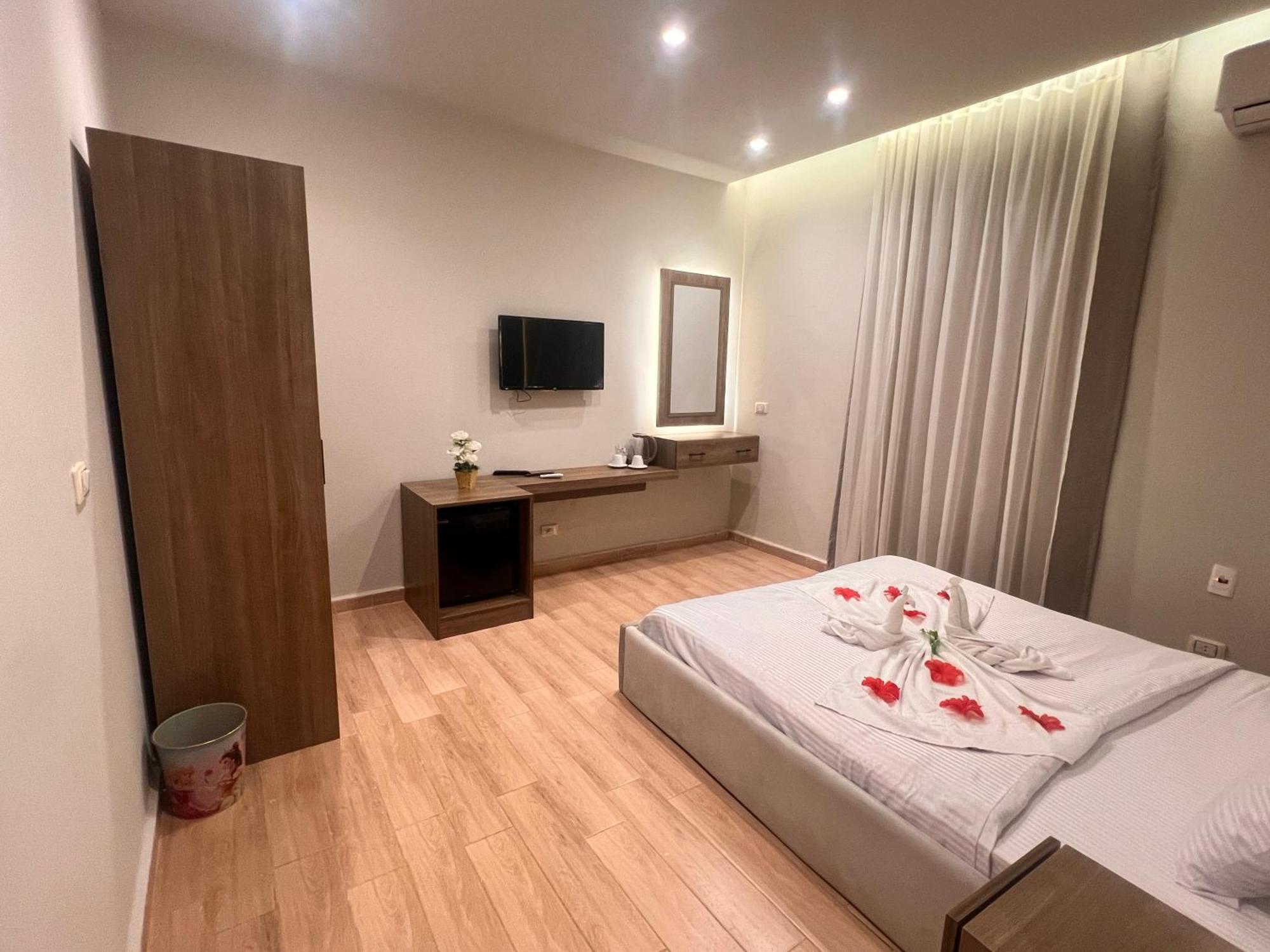Hotel Pyramids 4*