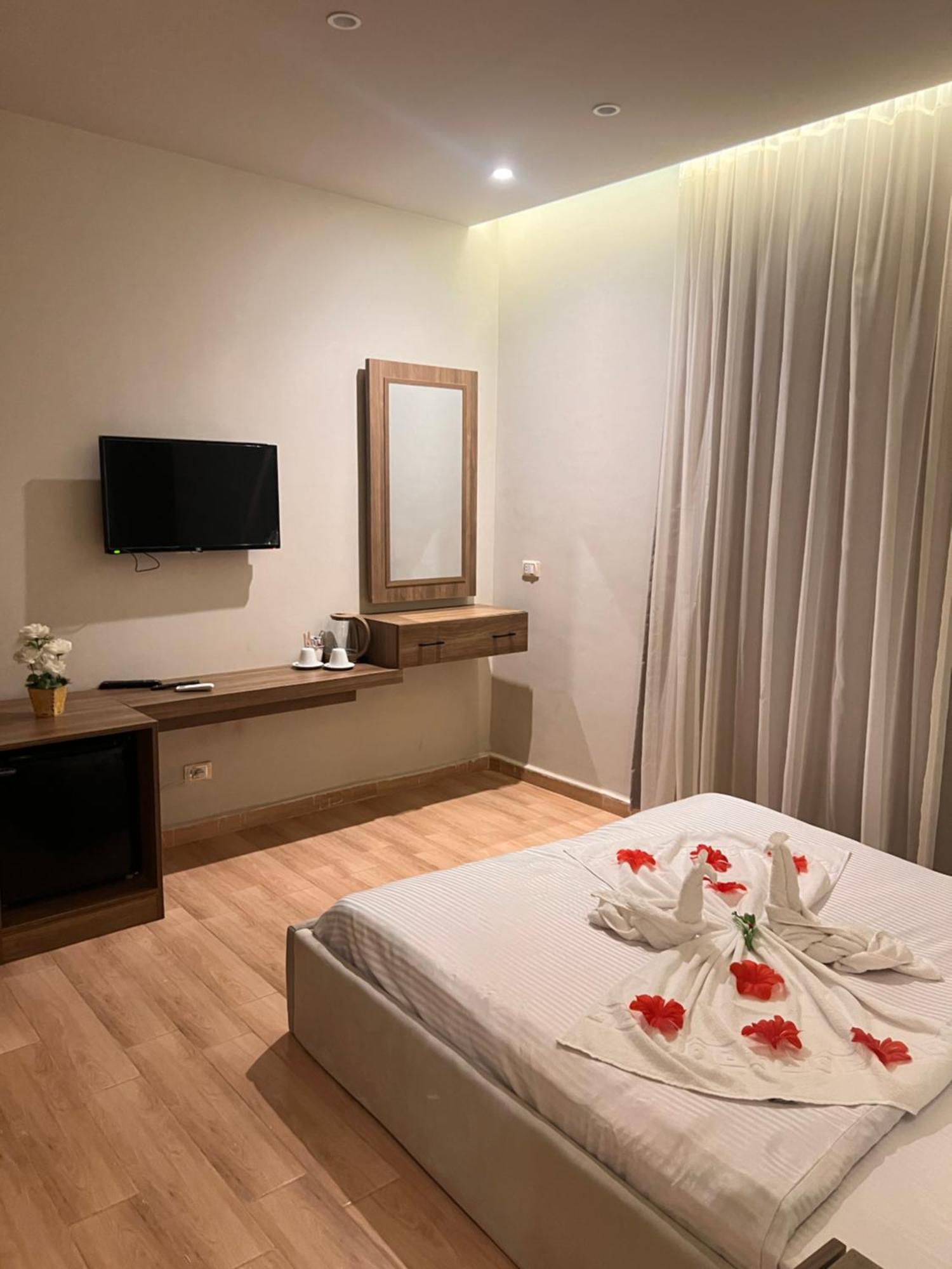 Hotel Pyramids 4*