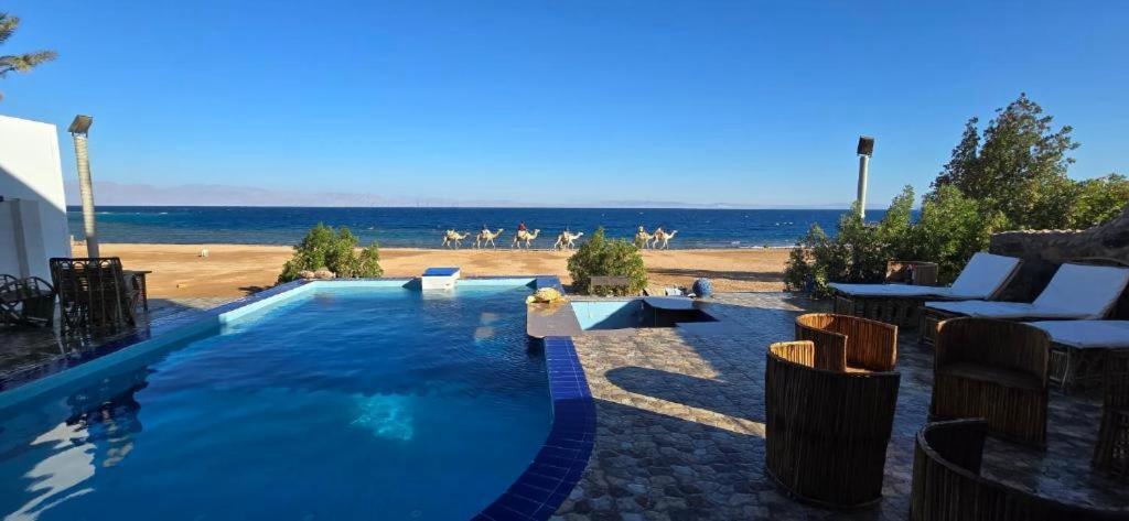 Luxurious Beachfront With Private Pool & Jacuzzi In Villa *