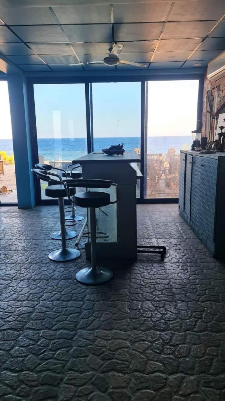 Luxurious Beachfront With Private Pool & Jacuzzi In *