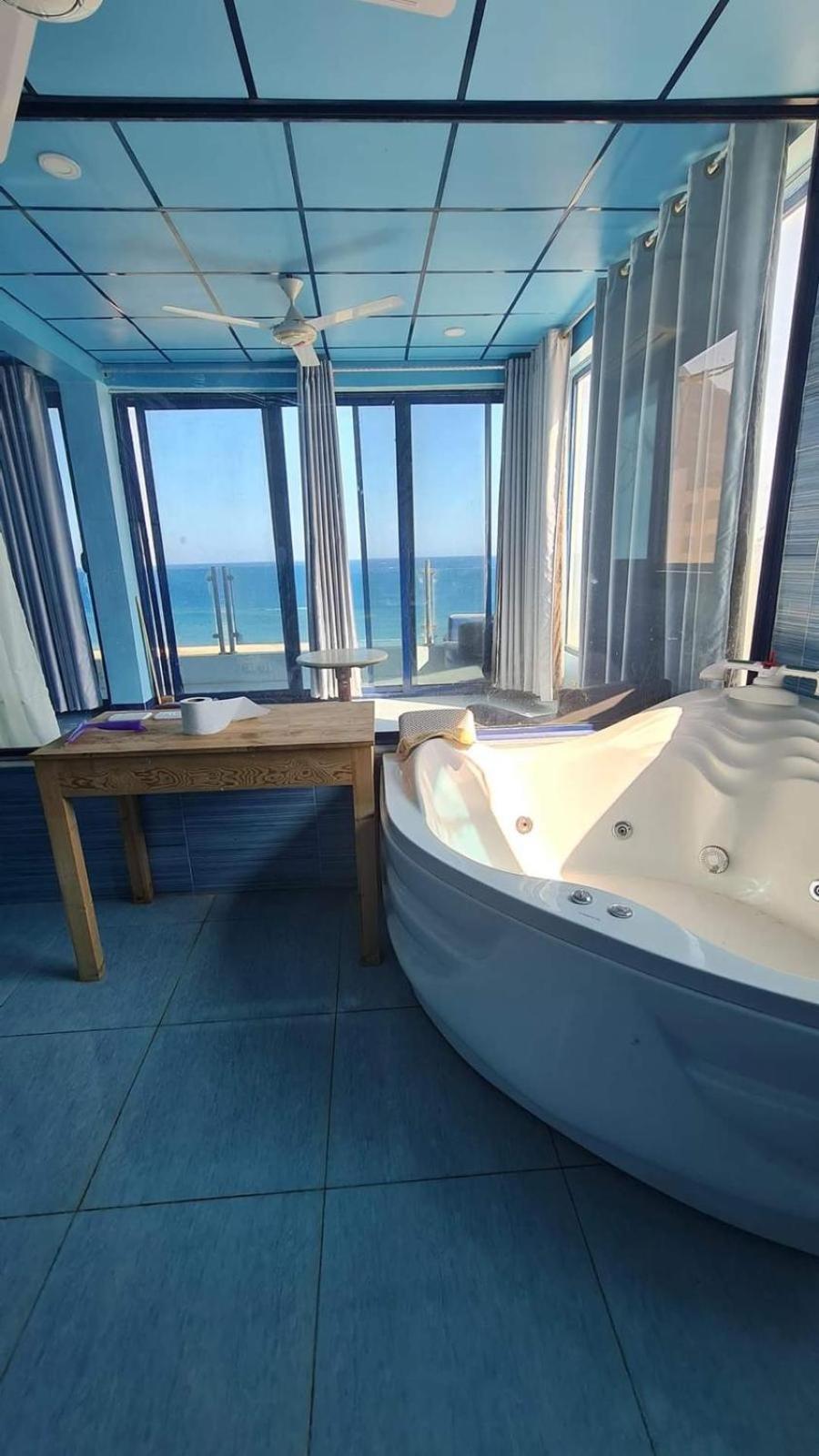 Villa Luxurious Beachfront With Private Pool & Jacuzzi In