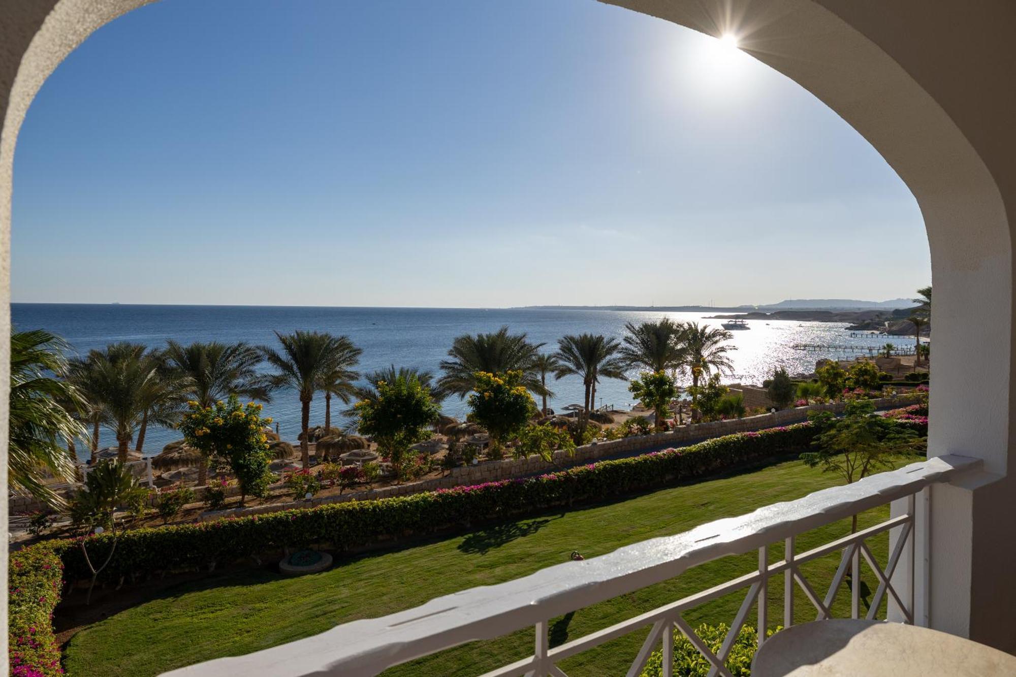 Continental Plaza Hotel 4*
