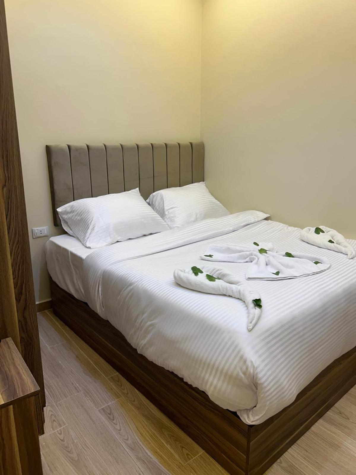 Hotel Night Pyramids 3*
