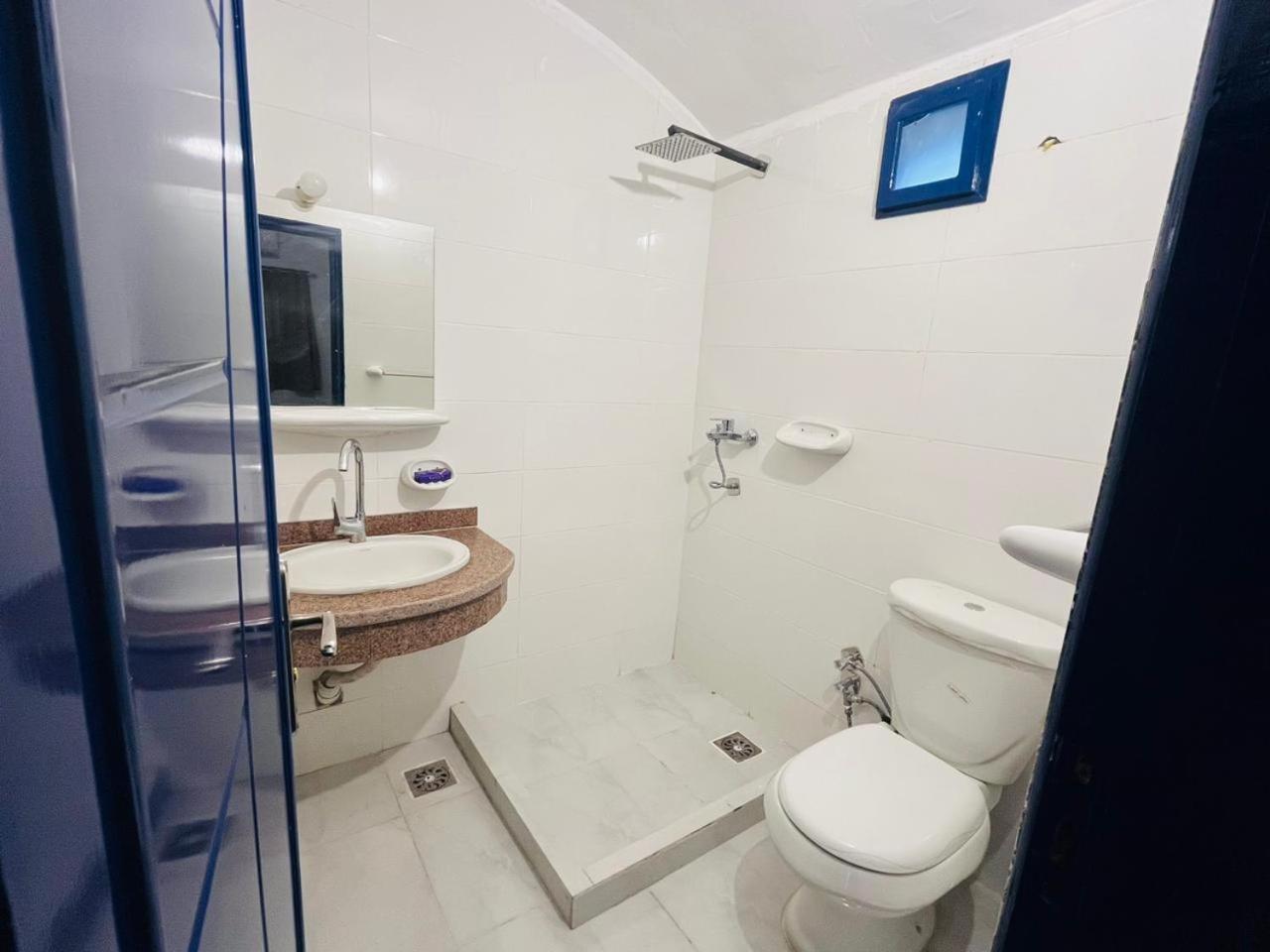 Sharqotel Hotel *