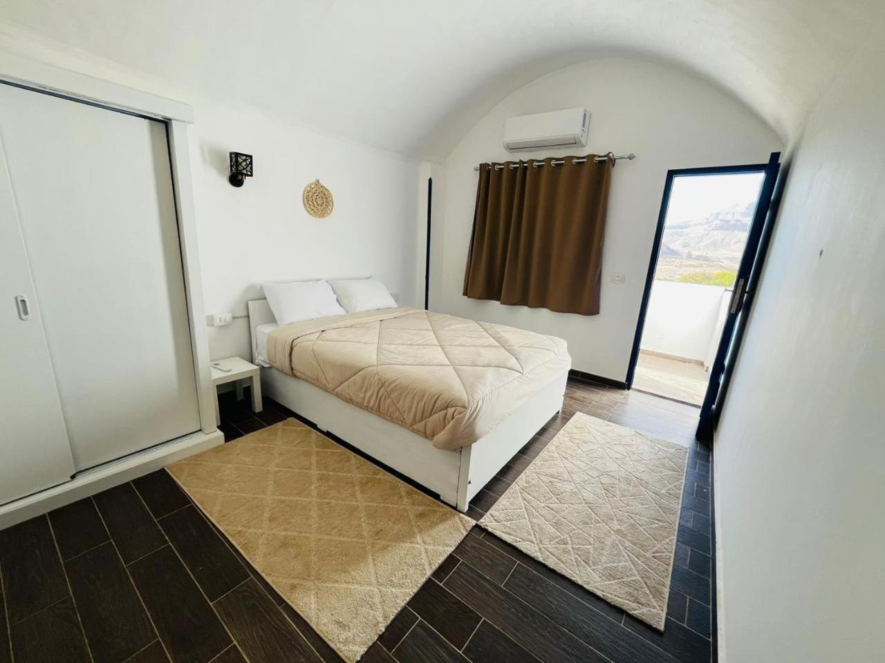 Hotel Sharqotel *