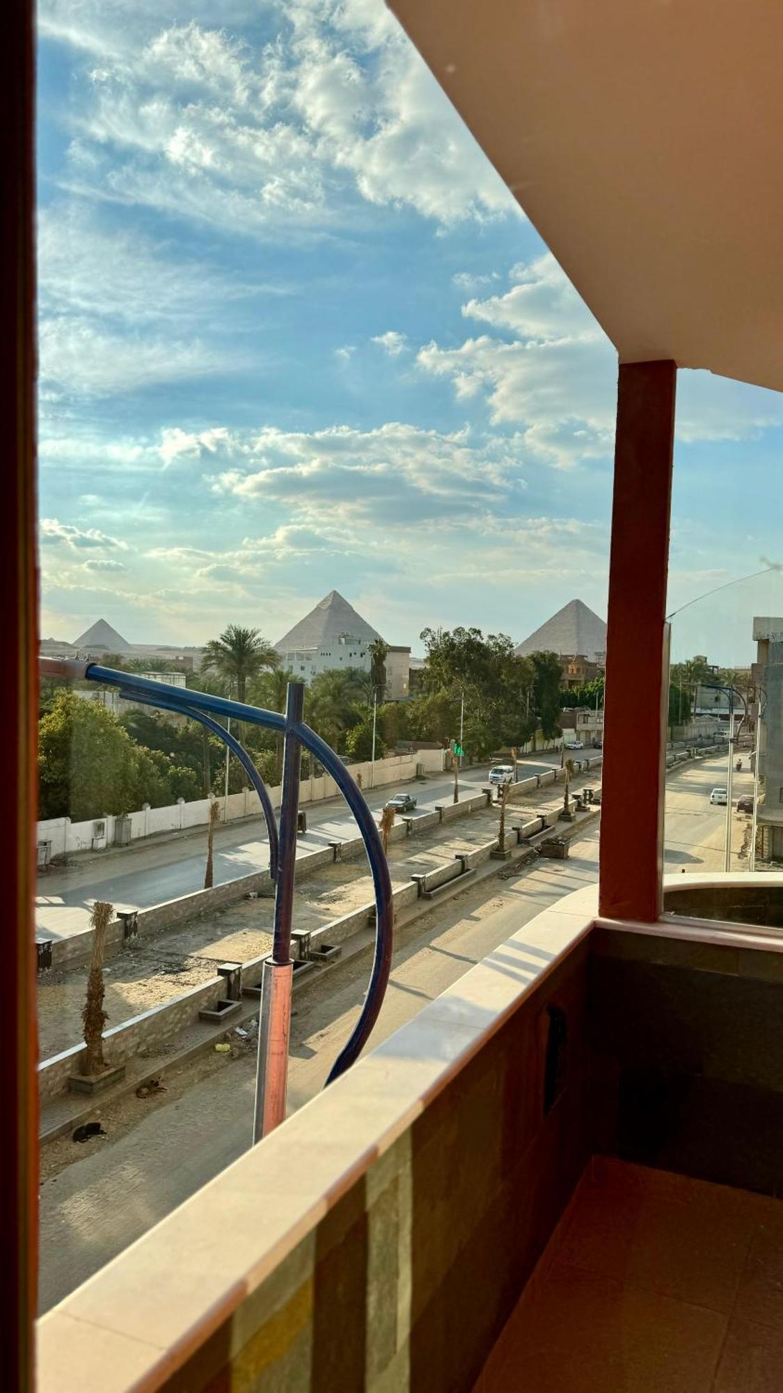 Almas Pyramids Otel