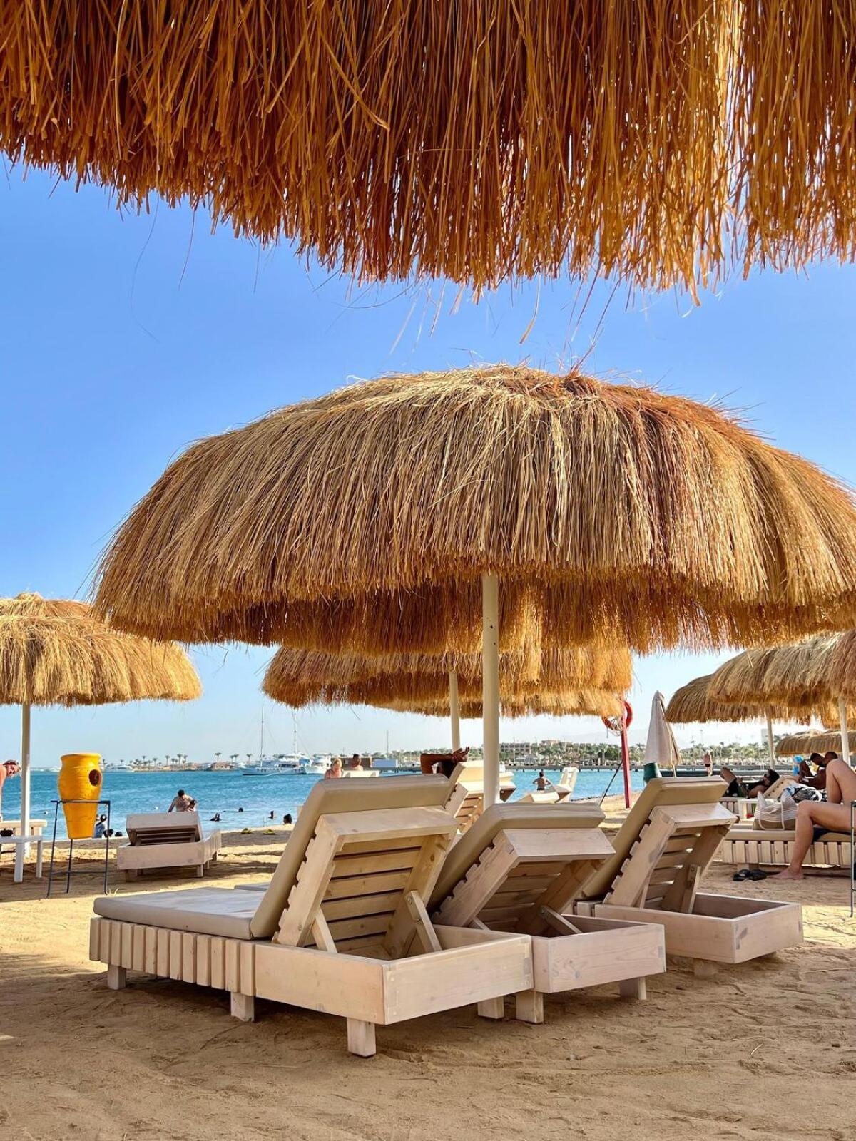 Apartment Beachfront Bliss - Your Escape Awaits *