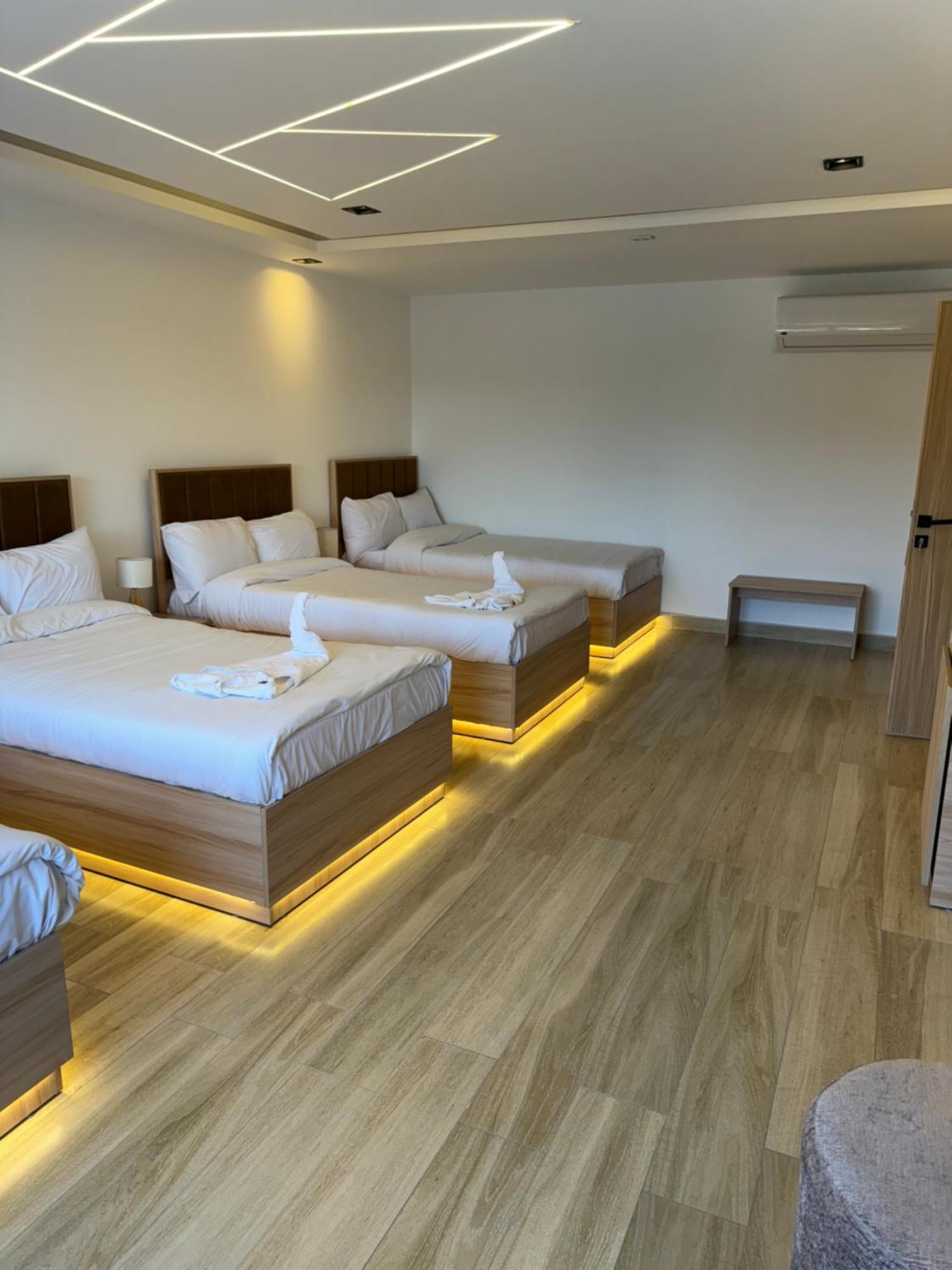 The Platinum Pyramid View Guest house Kafrat al Jabal