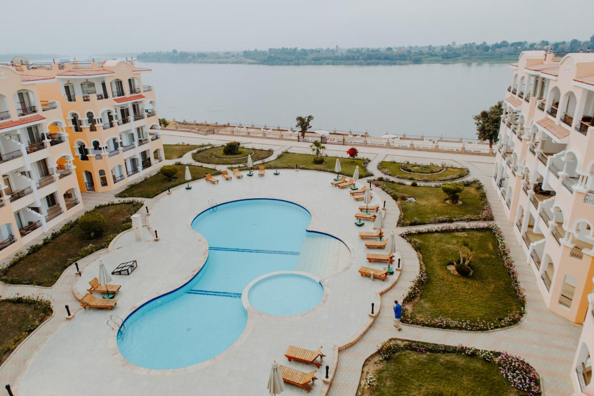 Aton East Bank Nile View Otel 4*