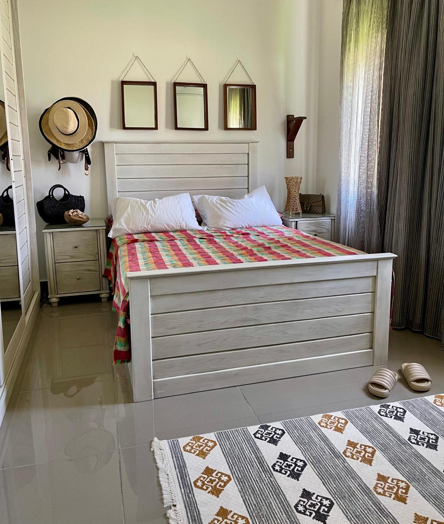 La Direct On Lagoons By Of Bedz