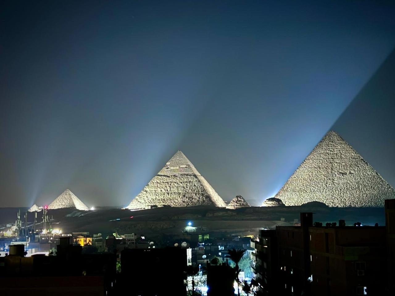 Otel Pyramids View