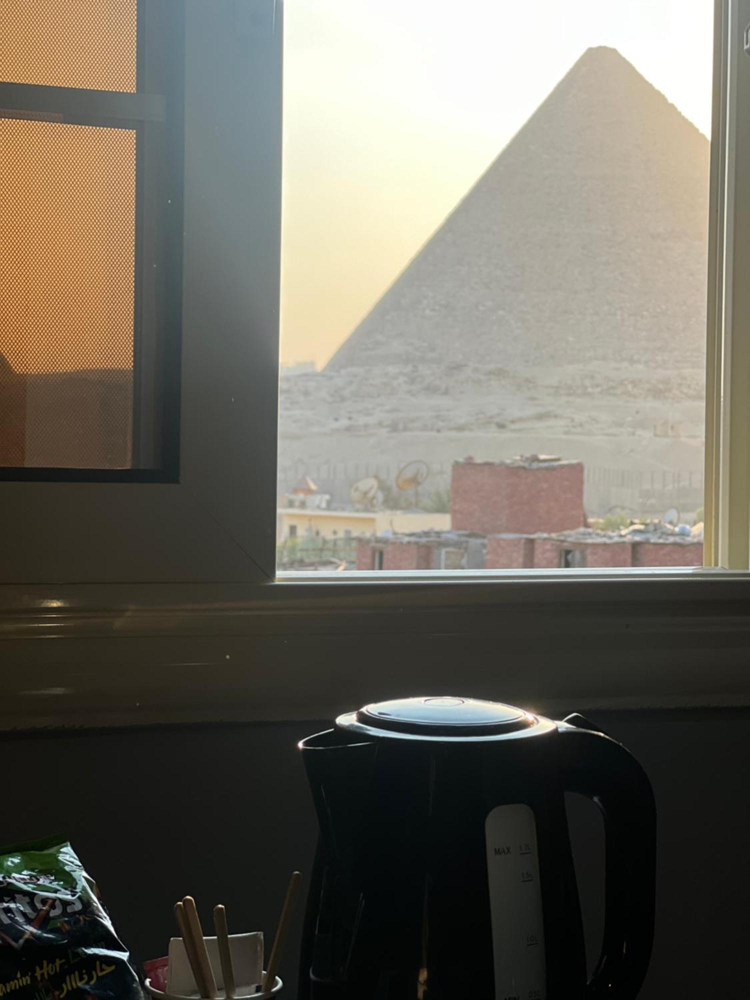 Hotel The Pyramids Hills