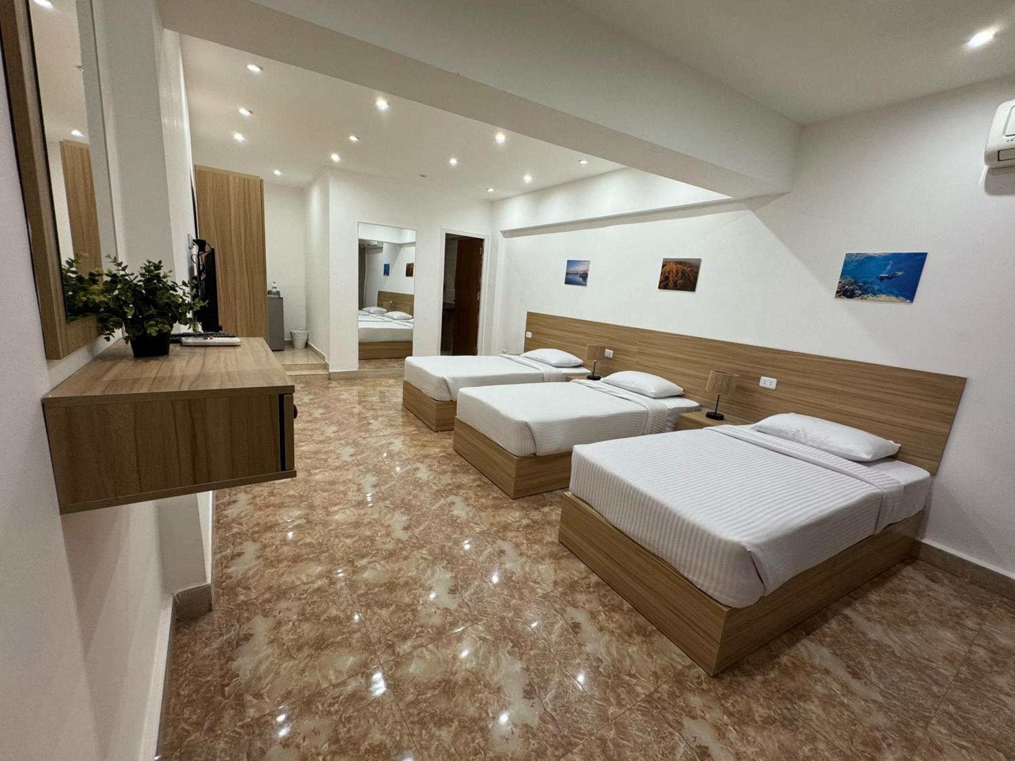 Lilly Lounge And Pool For Adults Only Motel *