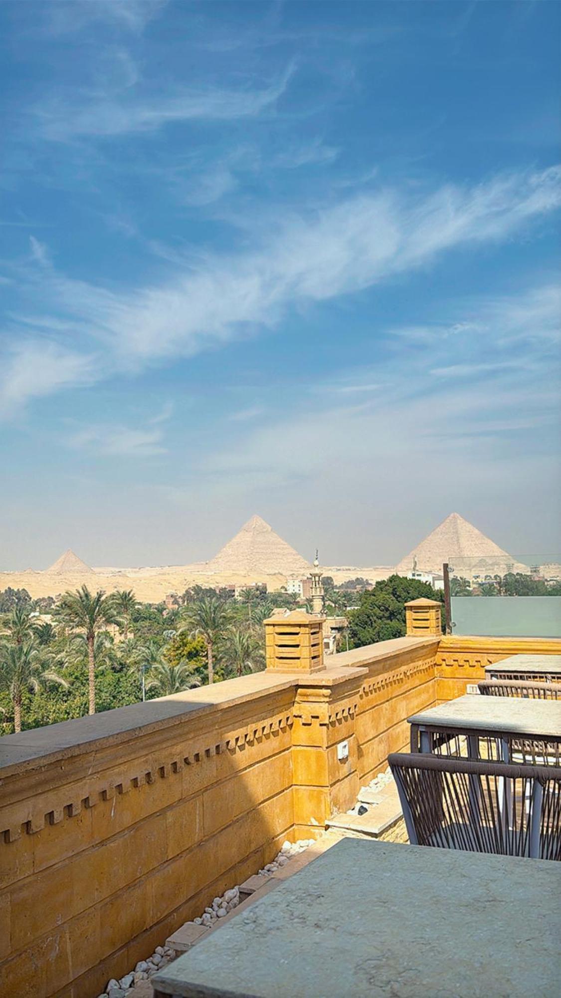 Taj Pyramids View Bed & Breakfast