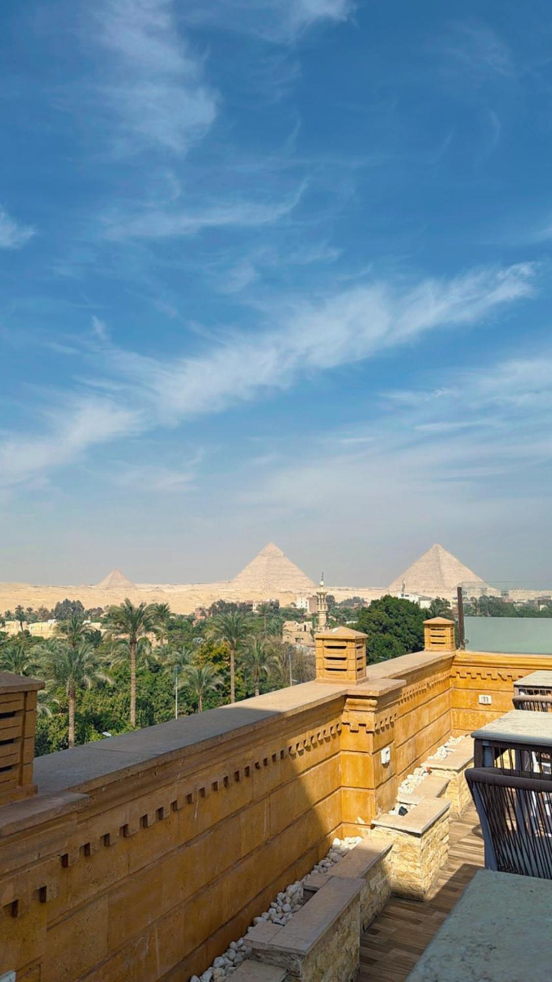 Taj Pyramids View Bed & Breakfast