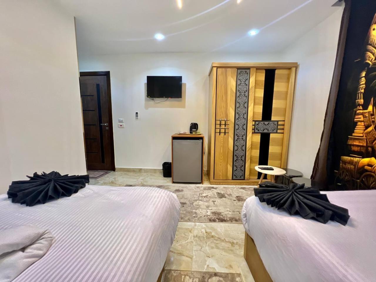 Paradise Pyramids View Apartment *