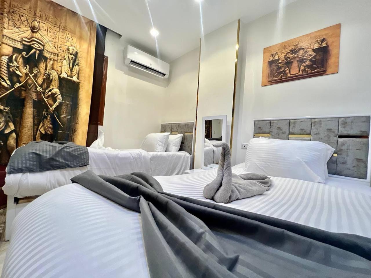 Apartment Paradise Pyramids View