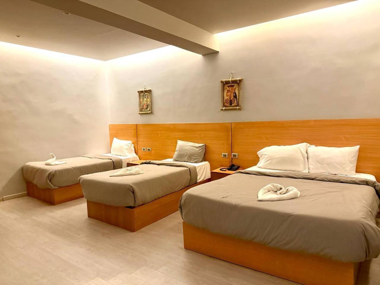 Hotel Aten Pyramids View