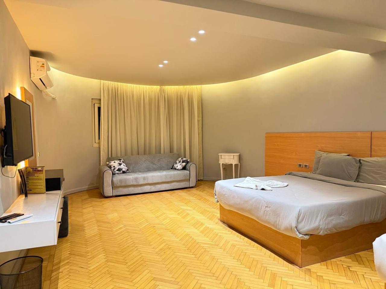 Aten Pyramids View Hotel 4*
