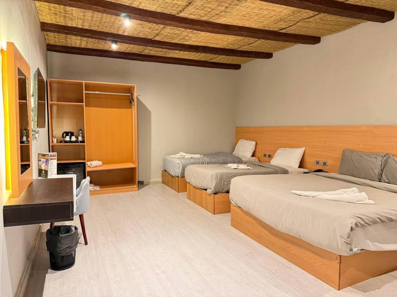 Aten Pyramids View Hotel 4*