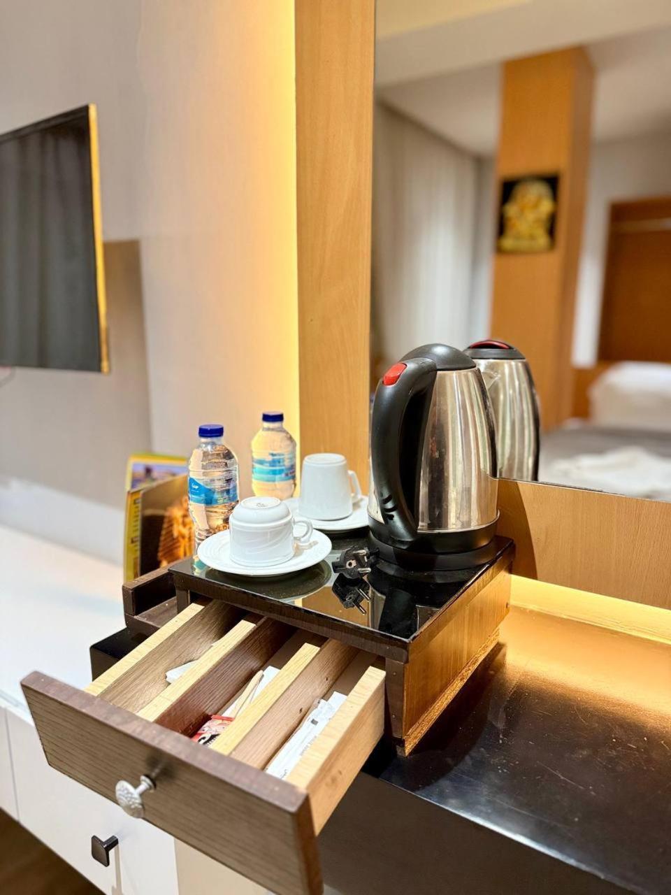 Aten Pyramids View Hotel